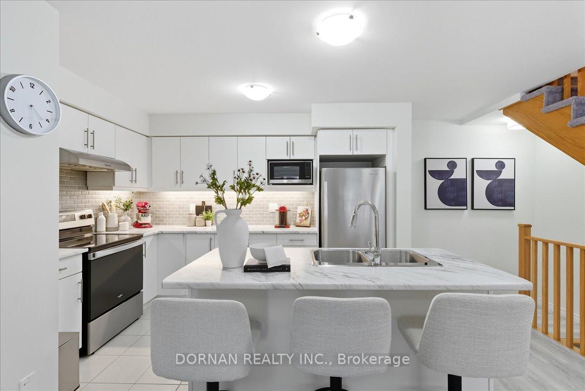 Photo 12 of 33 Mappin Way, Whitby, Rolling Acres — HOMEH