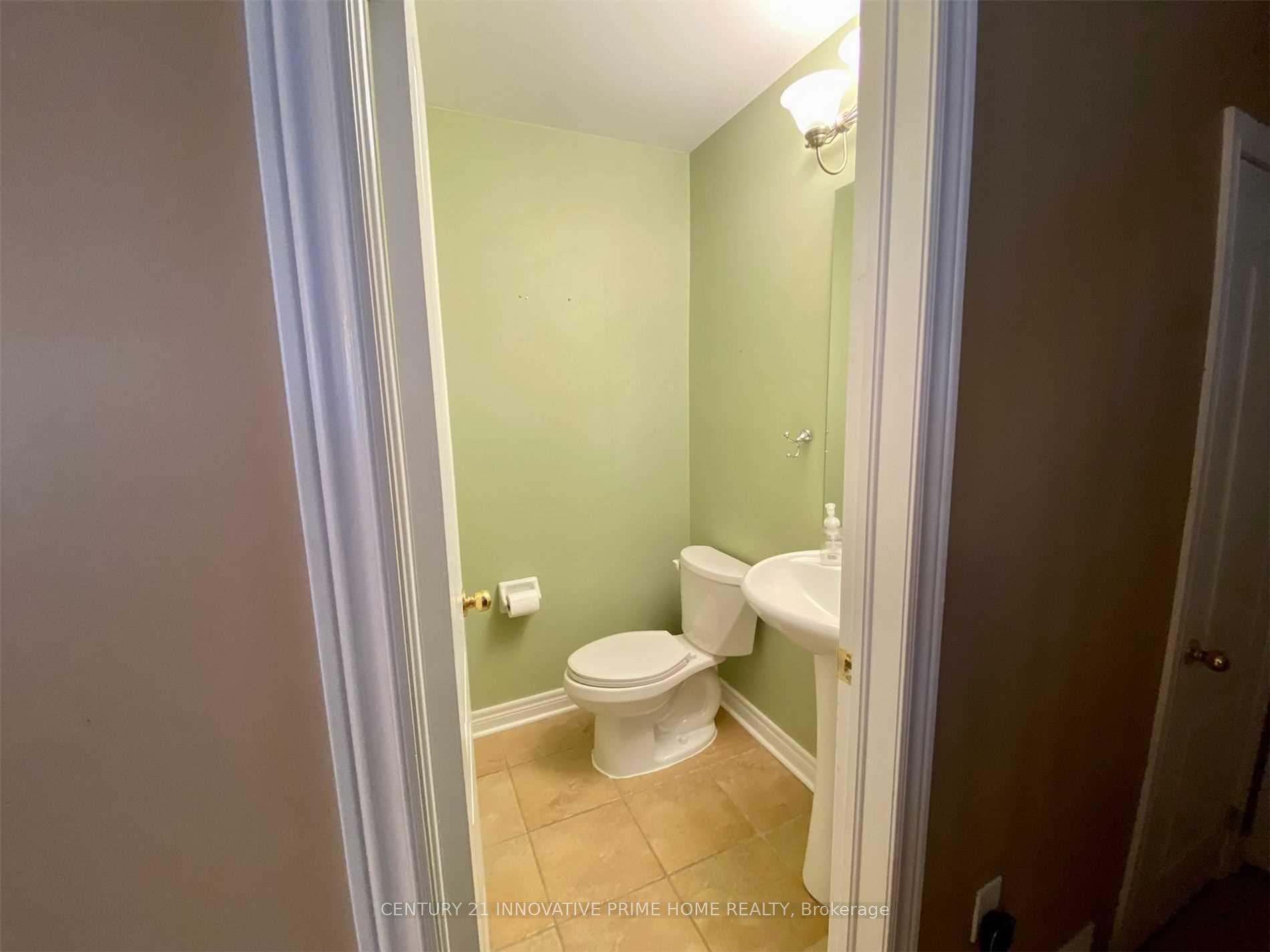 Photo 4 of 14 Sivyer Crescent, Ajax, Northeast Ajax — HOMEH
