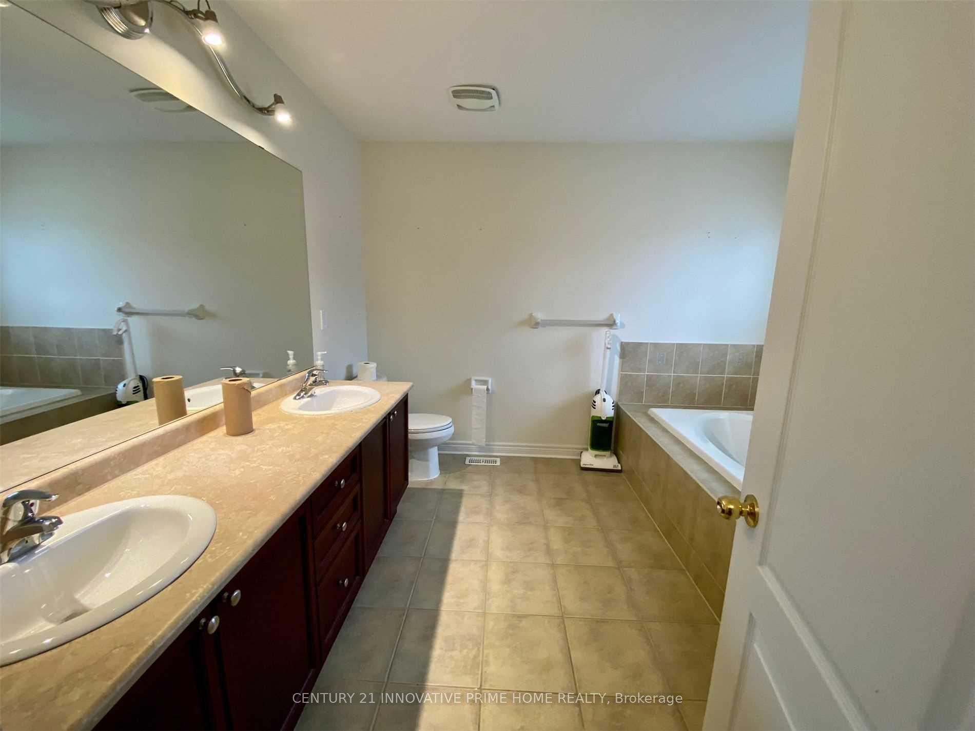 Photo 9 of 14 Sivyer Crescent, Ajax, Northeast Ajax — HOMEH
