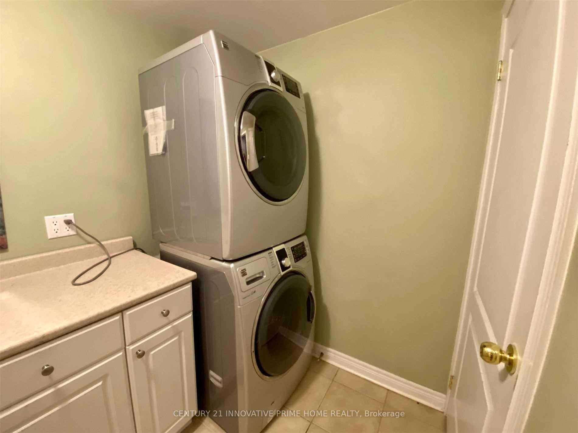 Photo 15 of 14 Sivyer Crescent, Ajax, Northeast Ajax — HOMEH