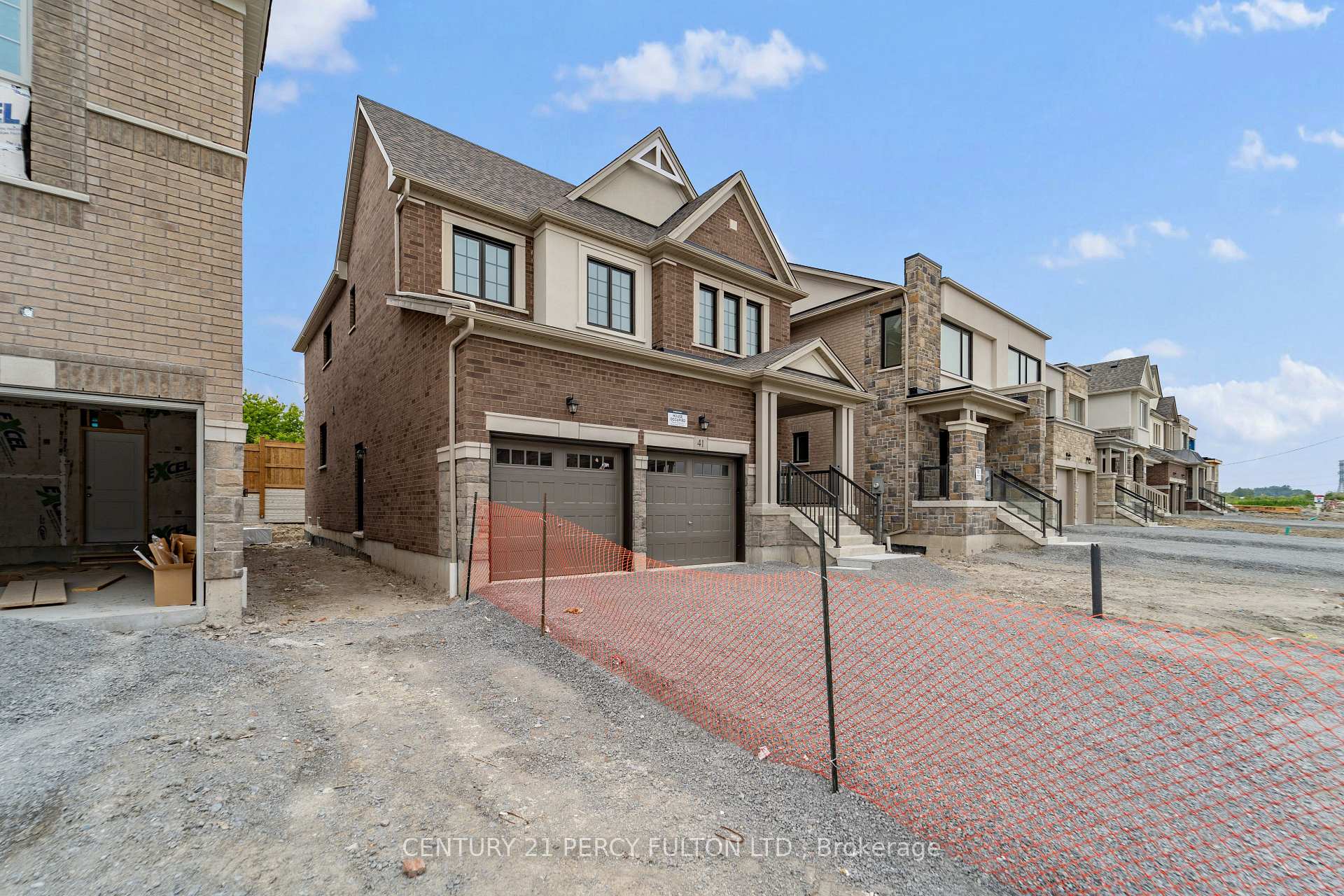 Photo 3 of 41 Bridgeland Drive, Whitby, Rural Whitby — HOMEH