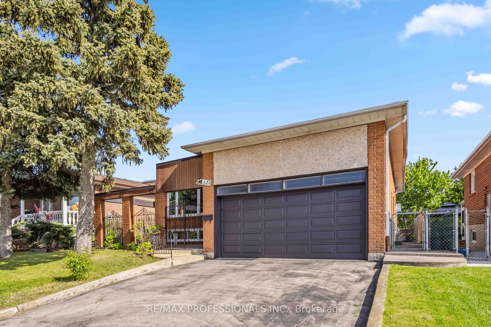 Photo 1 of 525 Woodbridge Avenue, Vaughan, West Woodbridge — HOMEH