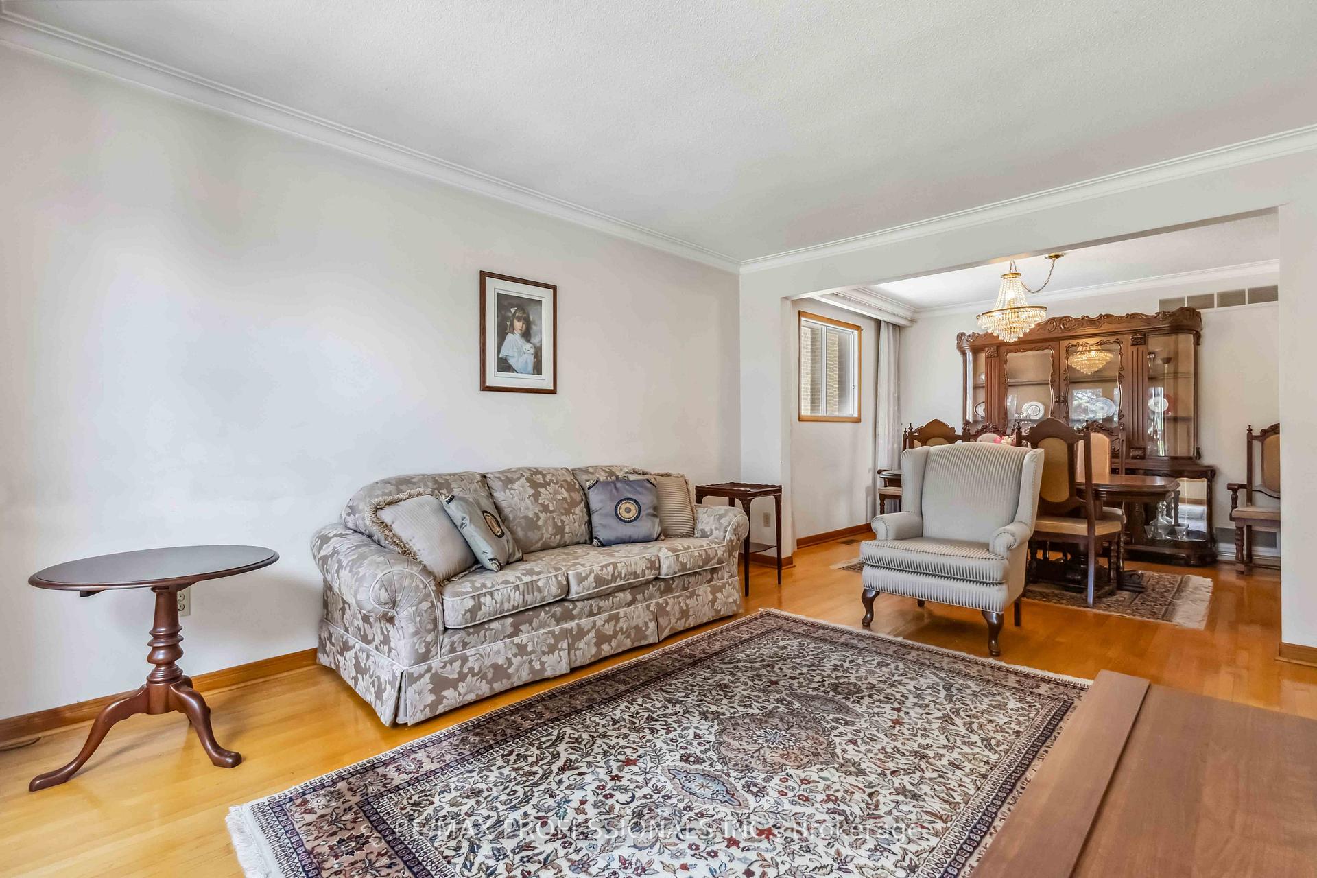 Photo 6 of 525 Woodbridge Avenue, Vaughan, West Woodbridge — HOMEH