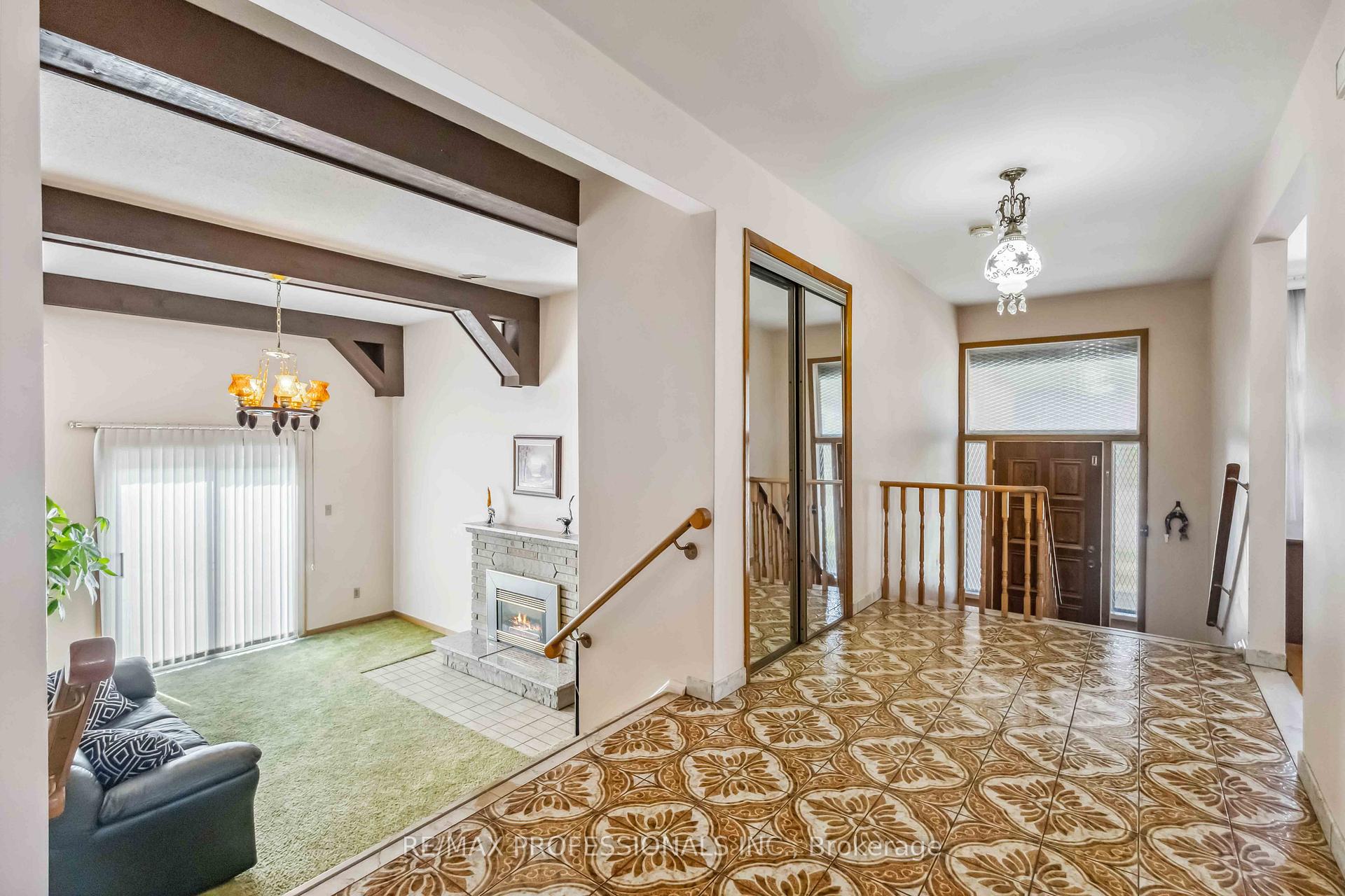 Photo 8 of 525 Woodbridge Avenue, Vaughan, West Woodbridge — HOMEH