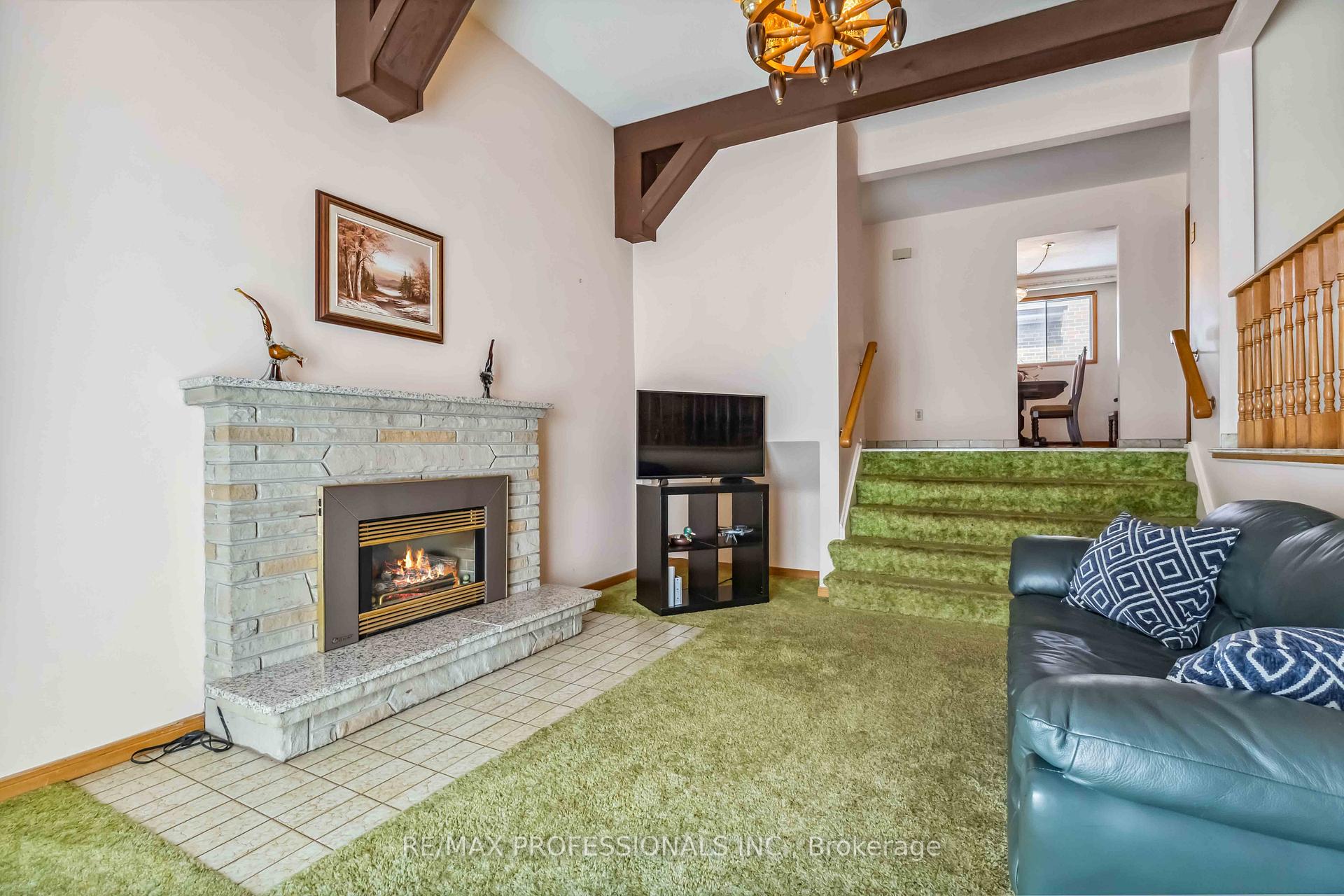 Photo 10 of 525 Woodbridge Avenue, Vaughan, West Woodbridge — HOMEH