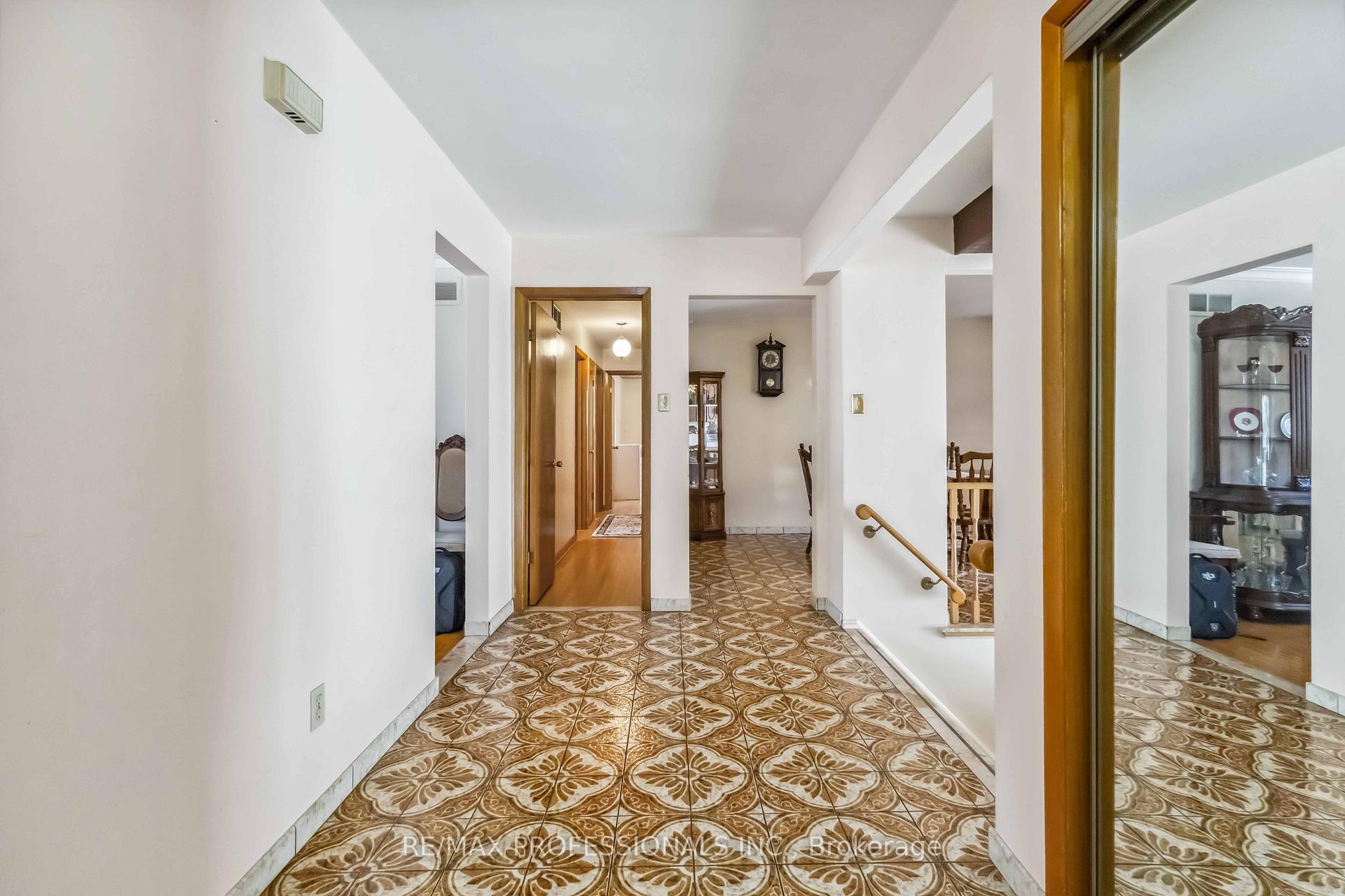Photo 11 of 525 Woodbridge Avenue, Vaughan, West Woodbridge — HOMEH