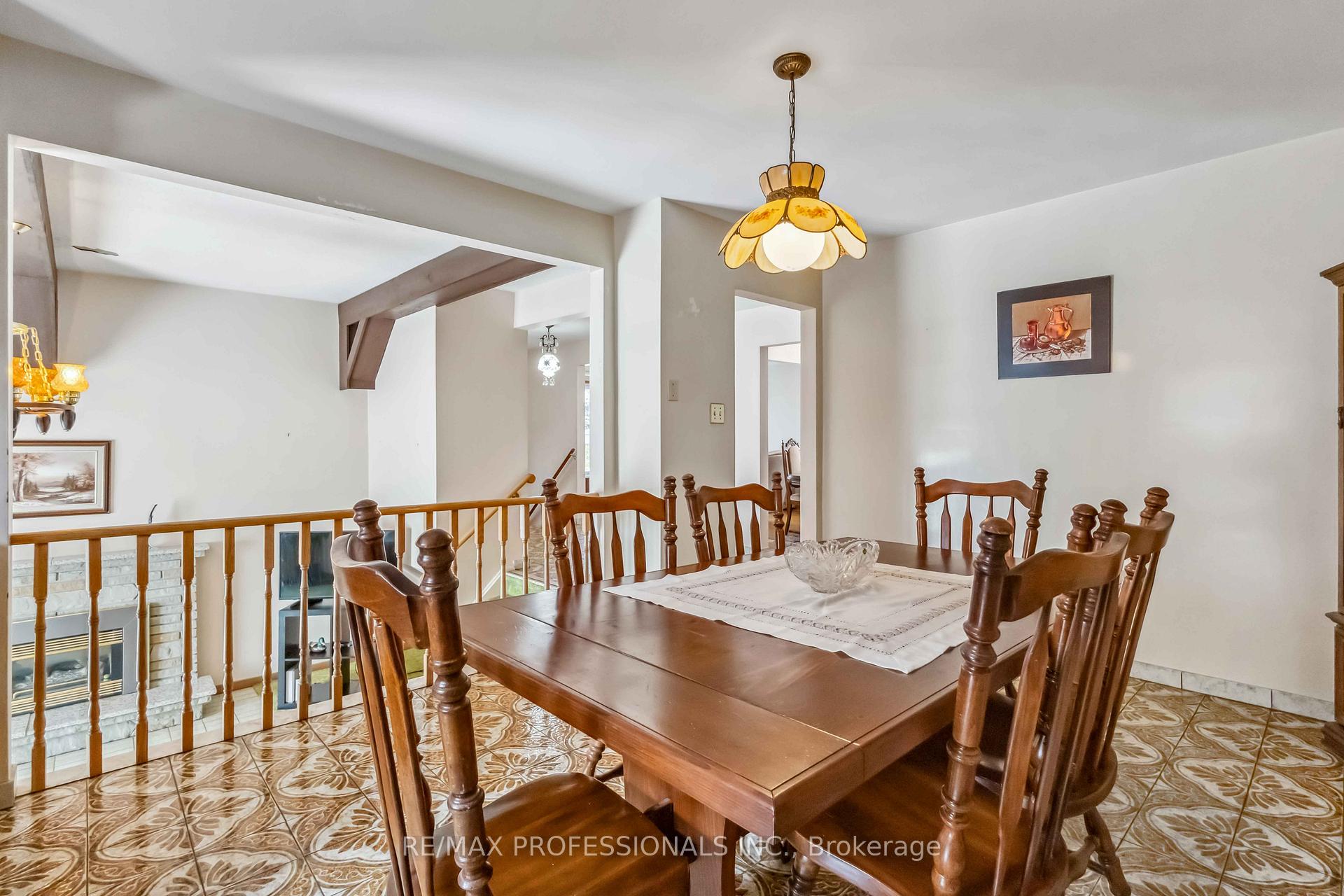 Photo 12 of 525 Woodbridge Avenue, Vaughan, West Woodbridge — HOMEH