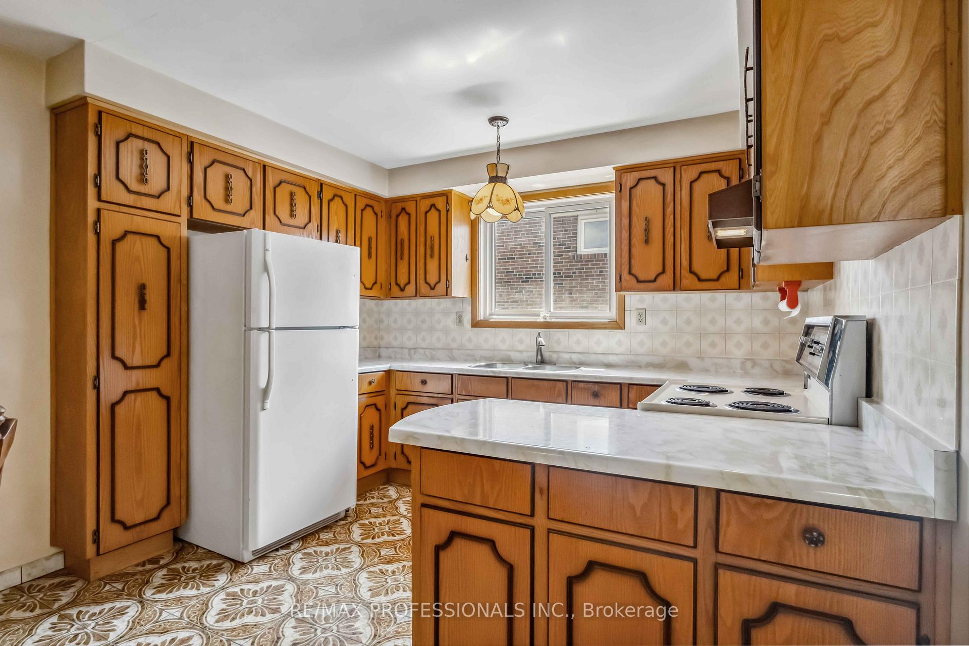 Photo 15 of 525 Woodbridge Avenue, Vaughan, West Woodbridge — HOMEH