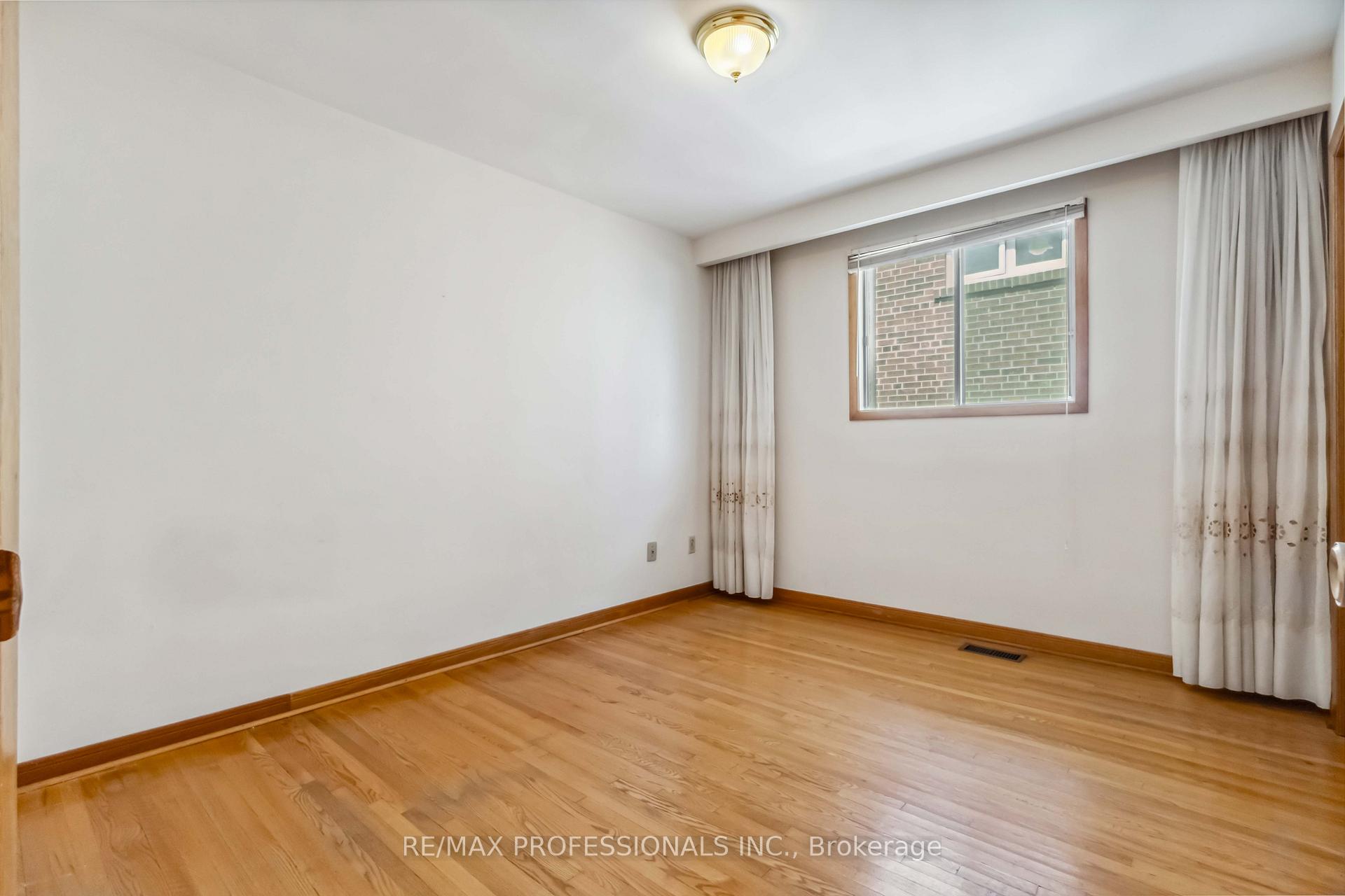 Photo 23 of 525 Woodbridge Avenue, Vaughan, West Woodbridge — HOMEH