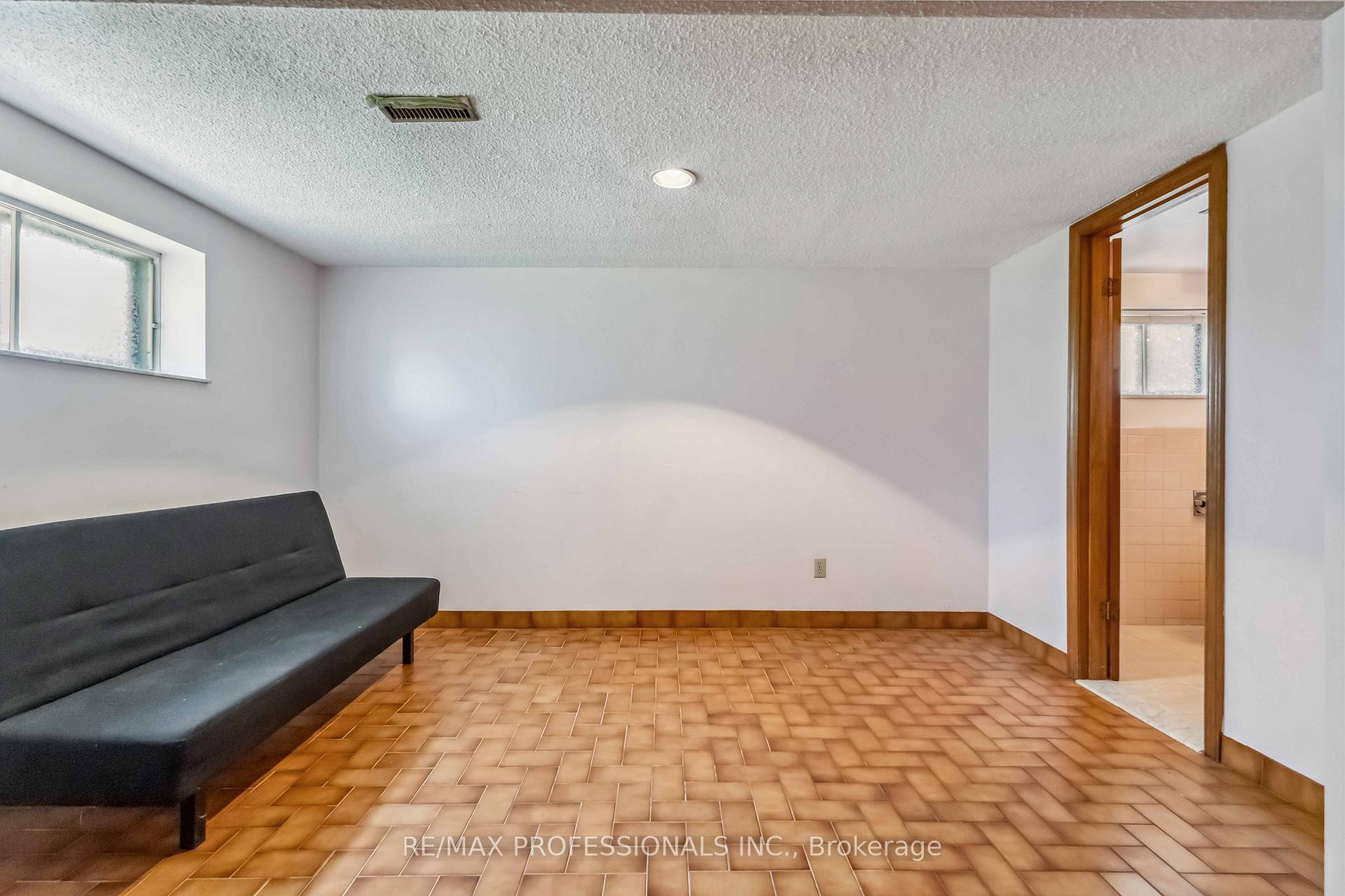 Photo 33 of 525 Woodbridge Avenue, Vaughan, West Woodbridge — HOMEH