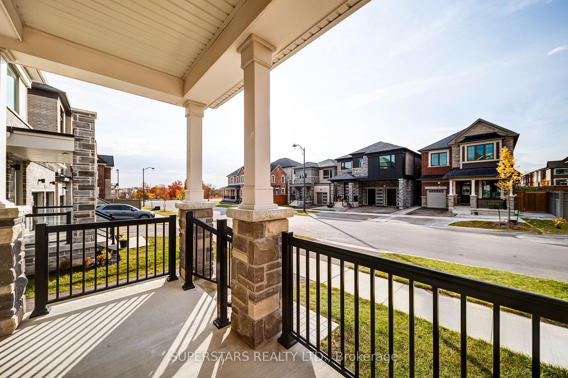 Photo 2 of 4 Mary Roman Avenue, Markham, Victoria Square — HOMEH