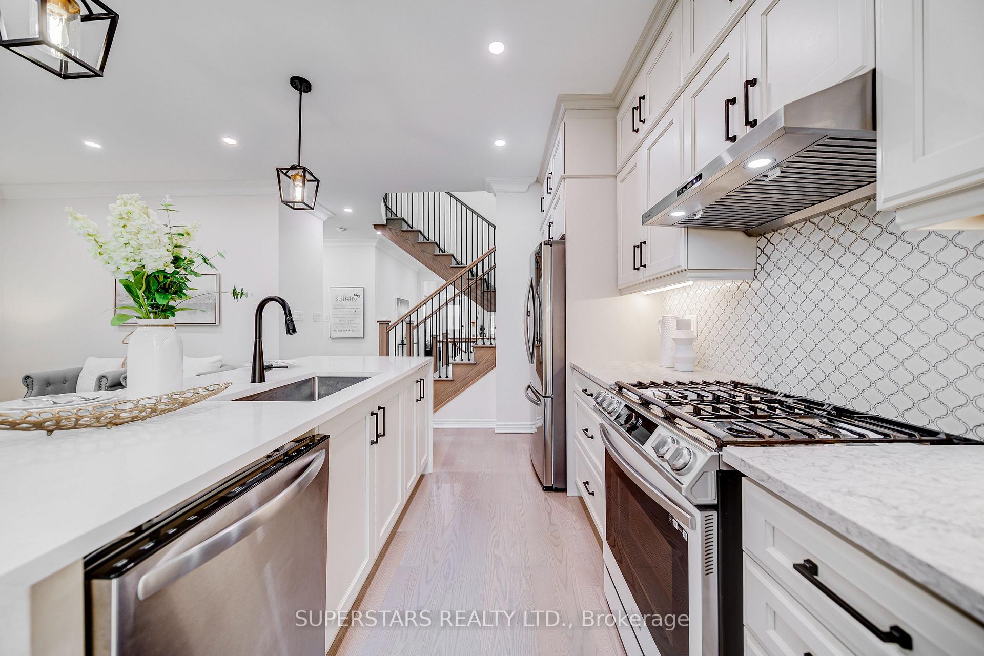 Photo 9 of 4 Mary Roman Avenue, Markham, Victoria Square — HOMEH
