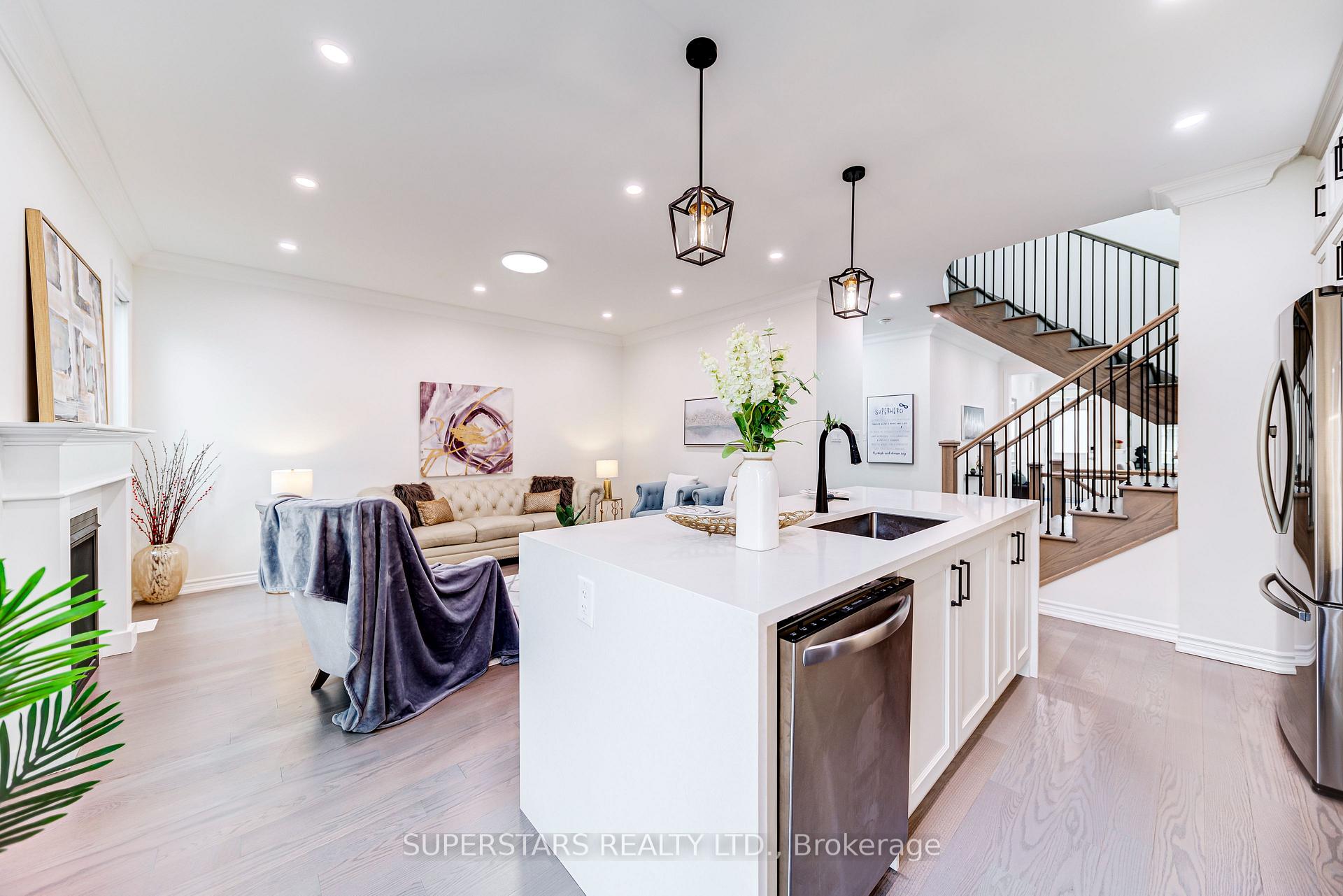 Photo 11 of 4 Mary Roman Avenue, Markham, Victoria Square — HOMEH