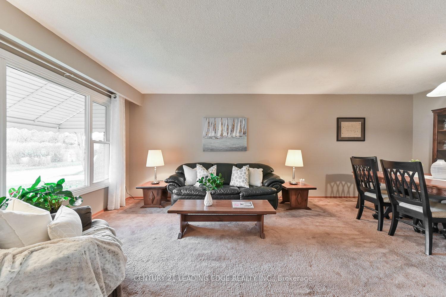 Photo 5 of 49 Sir Pellias Terrace, Markham, Markham Village — HOMEH