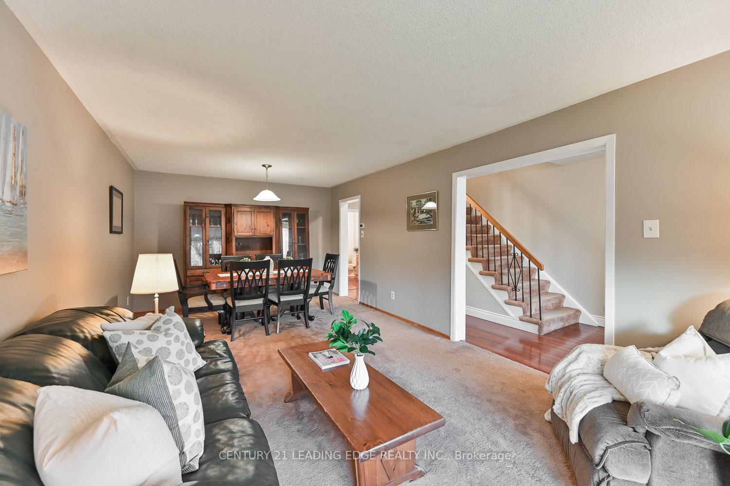 Photo 6 of 49 Sir Pellias Terrace, Markham, Markham Village — HOMEH