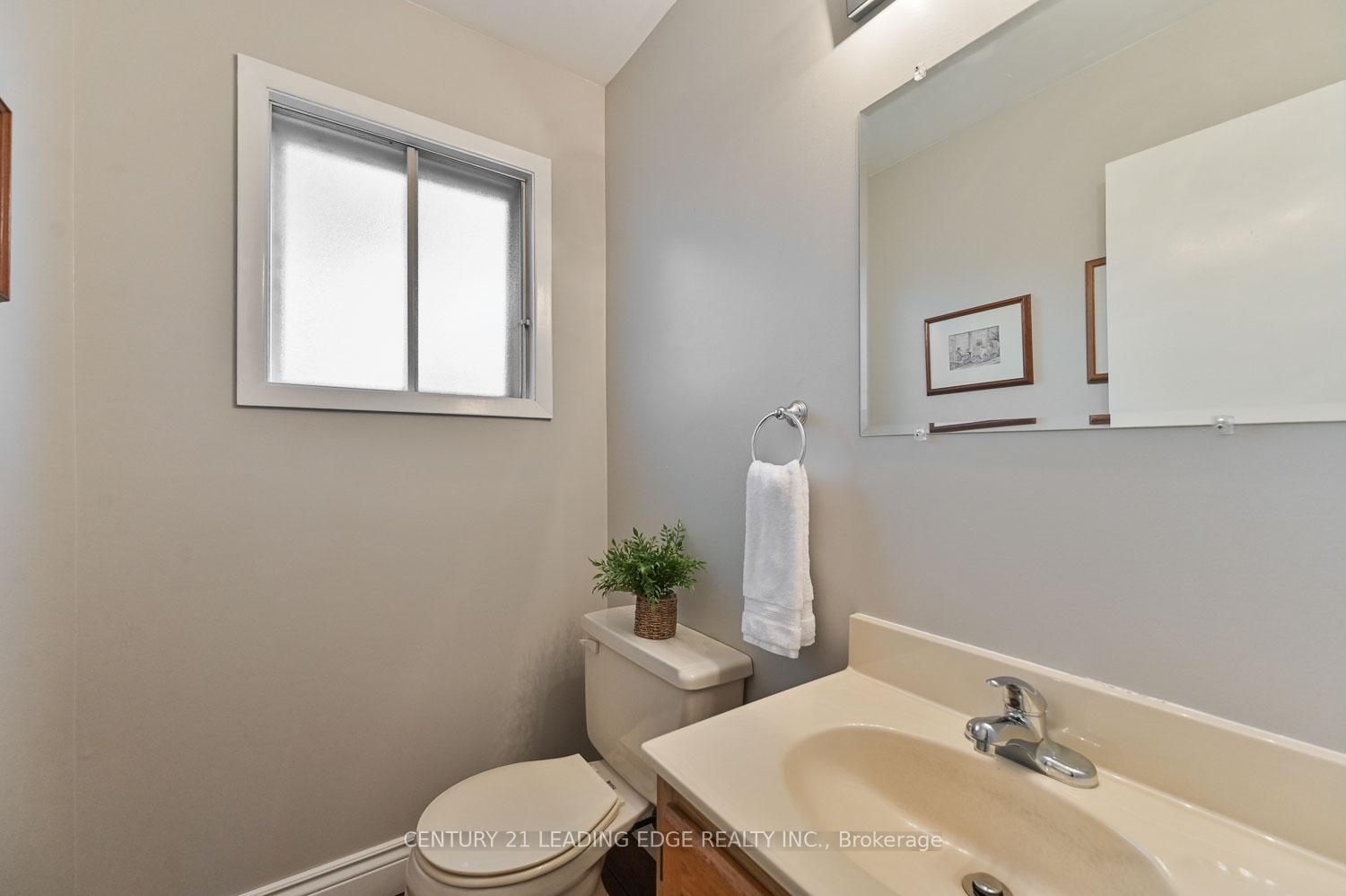Photo 17 of 49 Sir Pellias Terrace, Markham, Markham Village — HOMEH