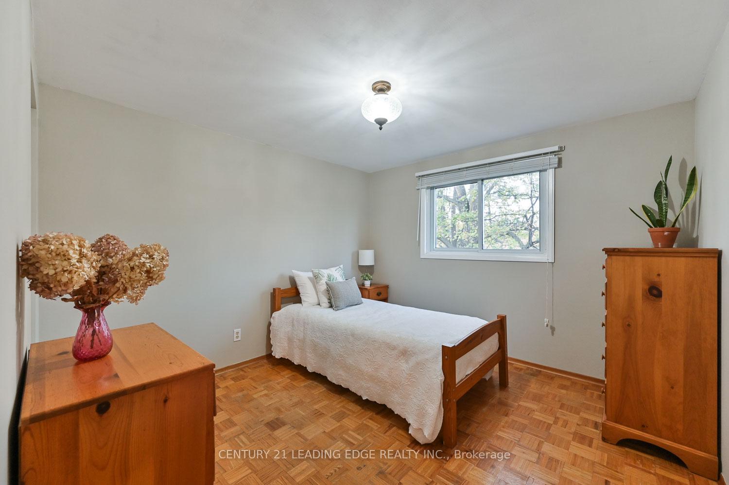 Photo 20 of 49 Sir Pellias Terrace, Markham, Markham Village — HOMEH