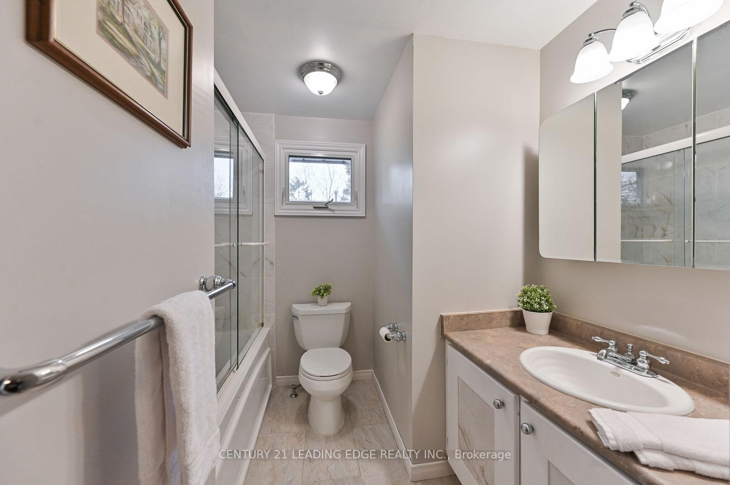 Photo 23 of 49 Sir Pellias Terrace, Markham, Markham Village — HOMEH