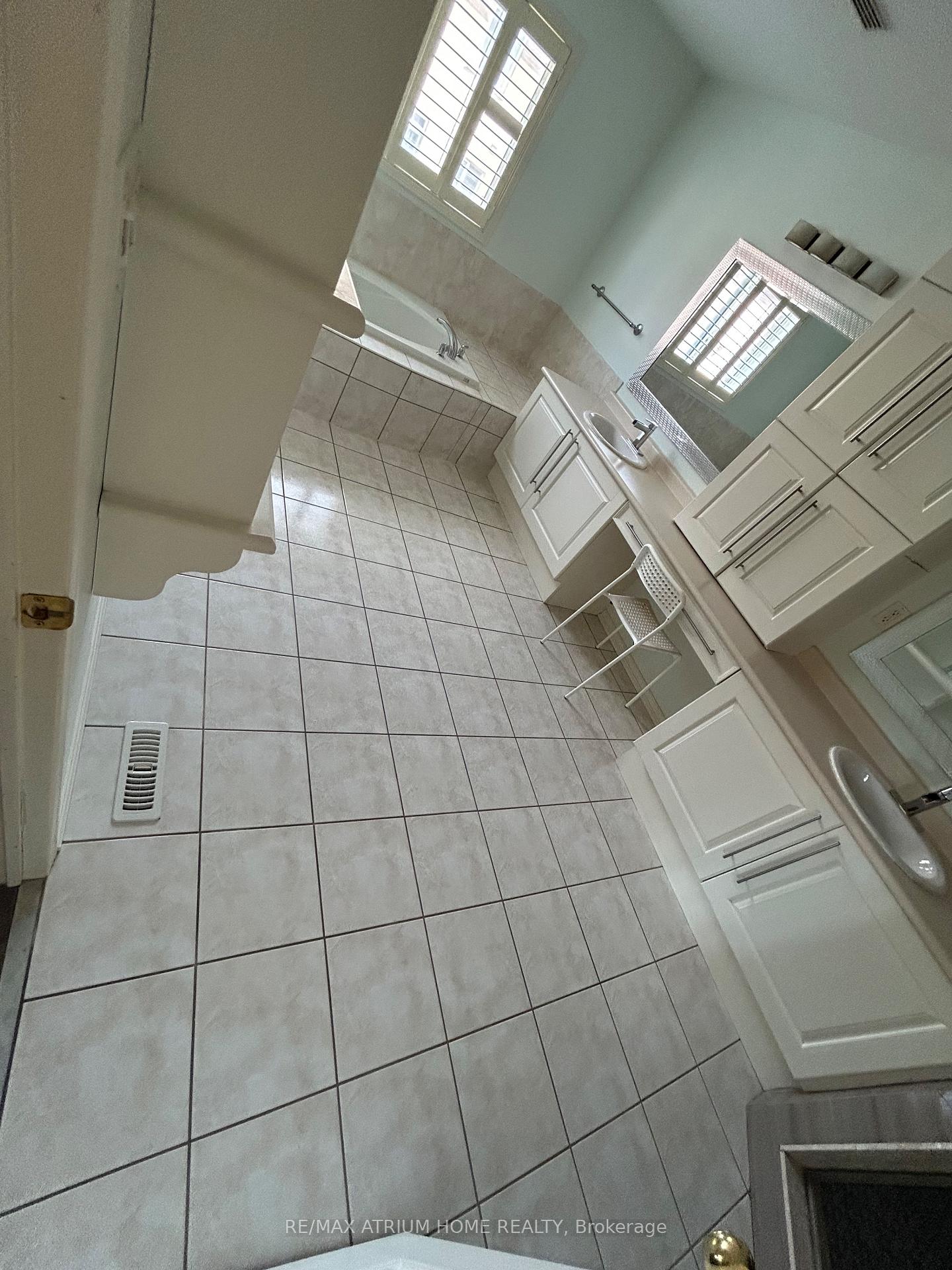 Photo 7 of 12 Seabreeze Avenue, Vaughan, Patterson — HOMEH