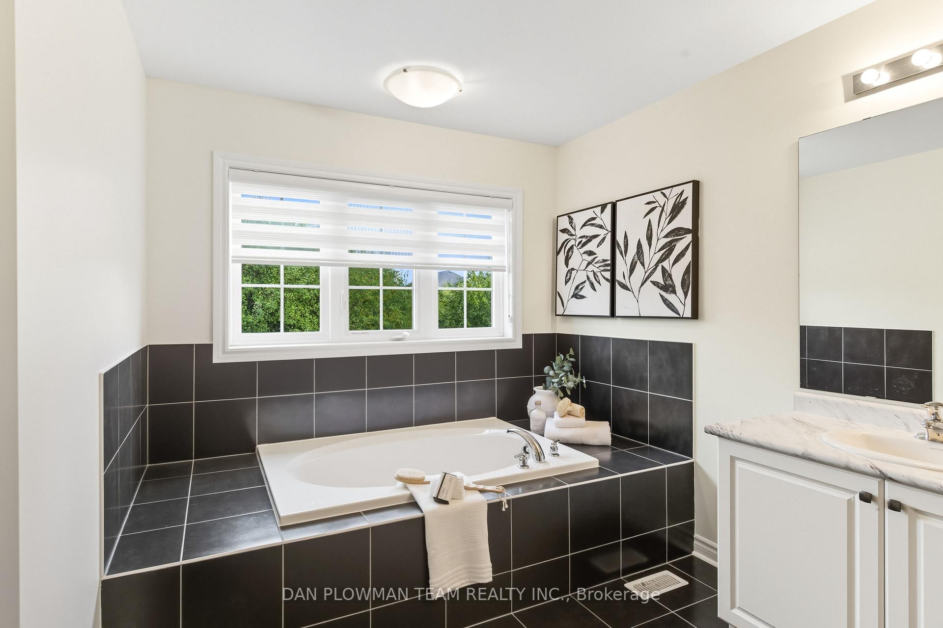 Photo 20 of 11 Ravensedge Court, Whitby, Rolling Acres — HOMEH