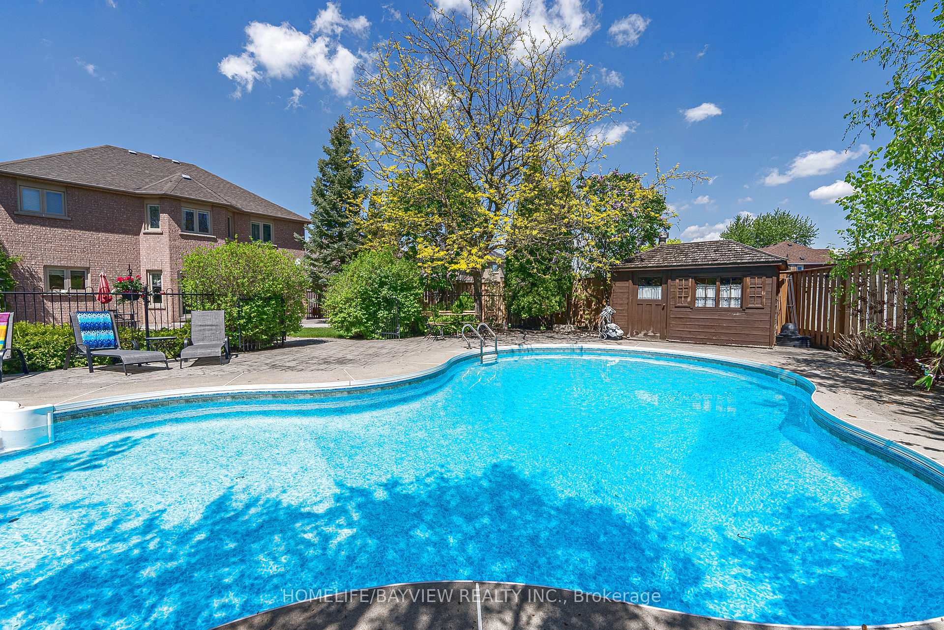 Photo 2 of 19 Oban Avenue, Vaughan, Maple — HOMEH