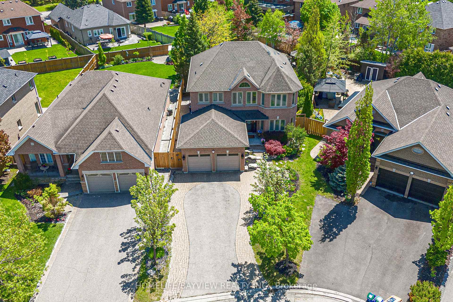 Photo 3 of 19 Oban Avenue, Vaughan, Maple — HOMEH