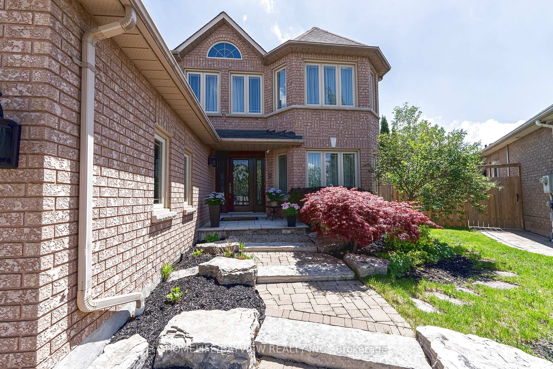 Photo 5 of 19 Oban Avenue, Vaughan, Maple — HOMEH