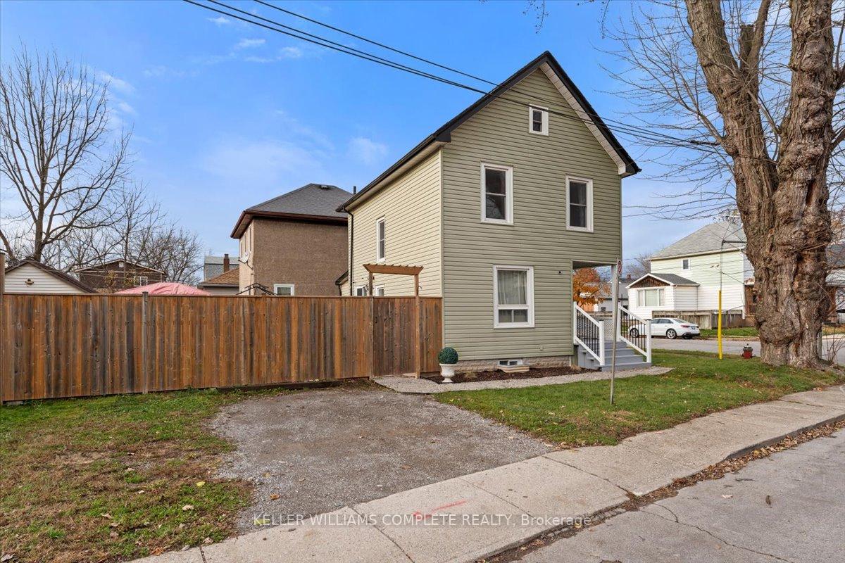 Photo 2 of 23 John Street, Welland, Welland Downtown — HOMEH