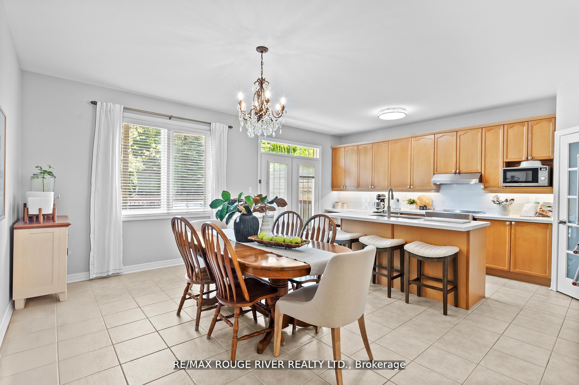 Photo 12 of 11 Maple Edge Lane, Whitby, Williamsburg — HOMEH