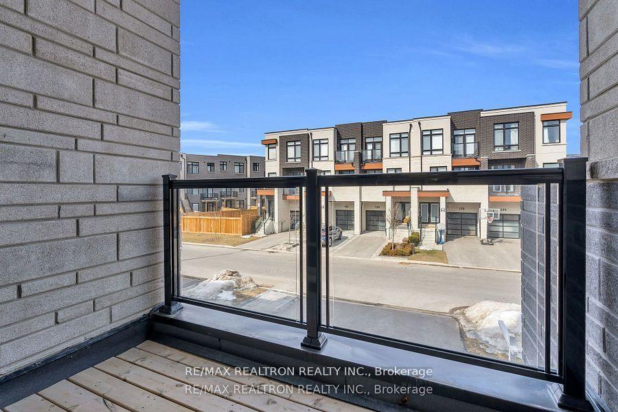 Photo 10 of 178 Golden Trail, Vaughan, Patterson — HOMEH