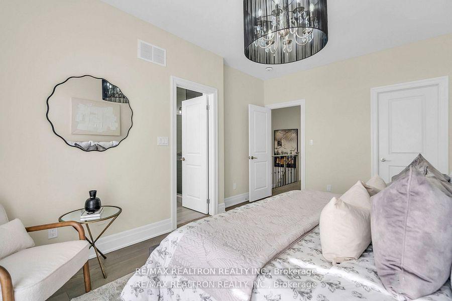 Photo 19 of 178 Golden Trail, Vaughan, Patterson — HOMEH