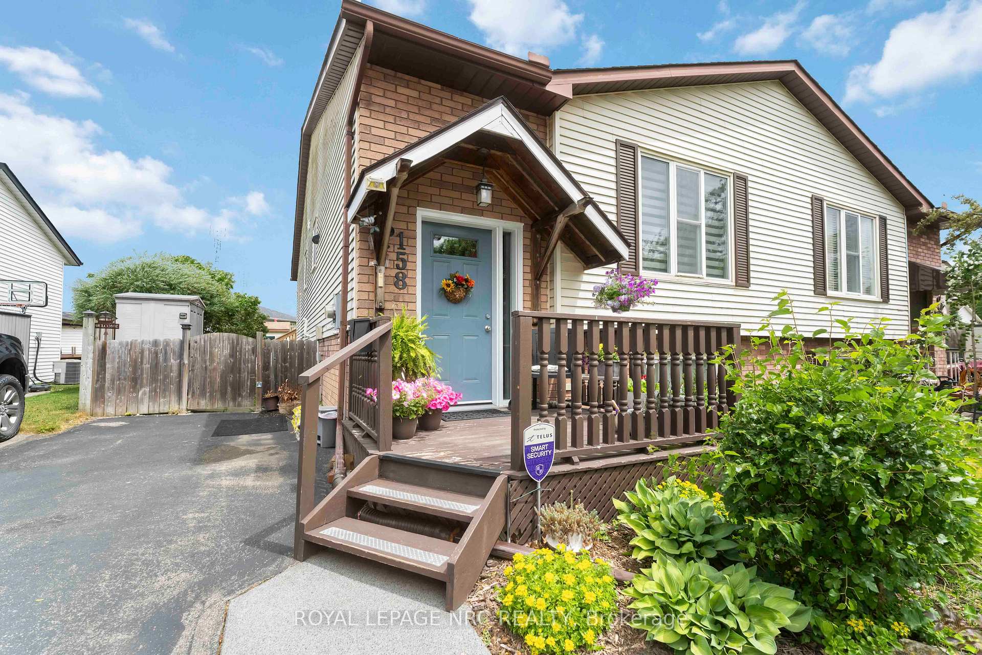 Photo 3 of 158 Windsor Street, Welland, Broadway — HOMEH