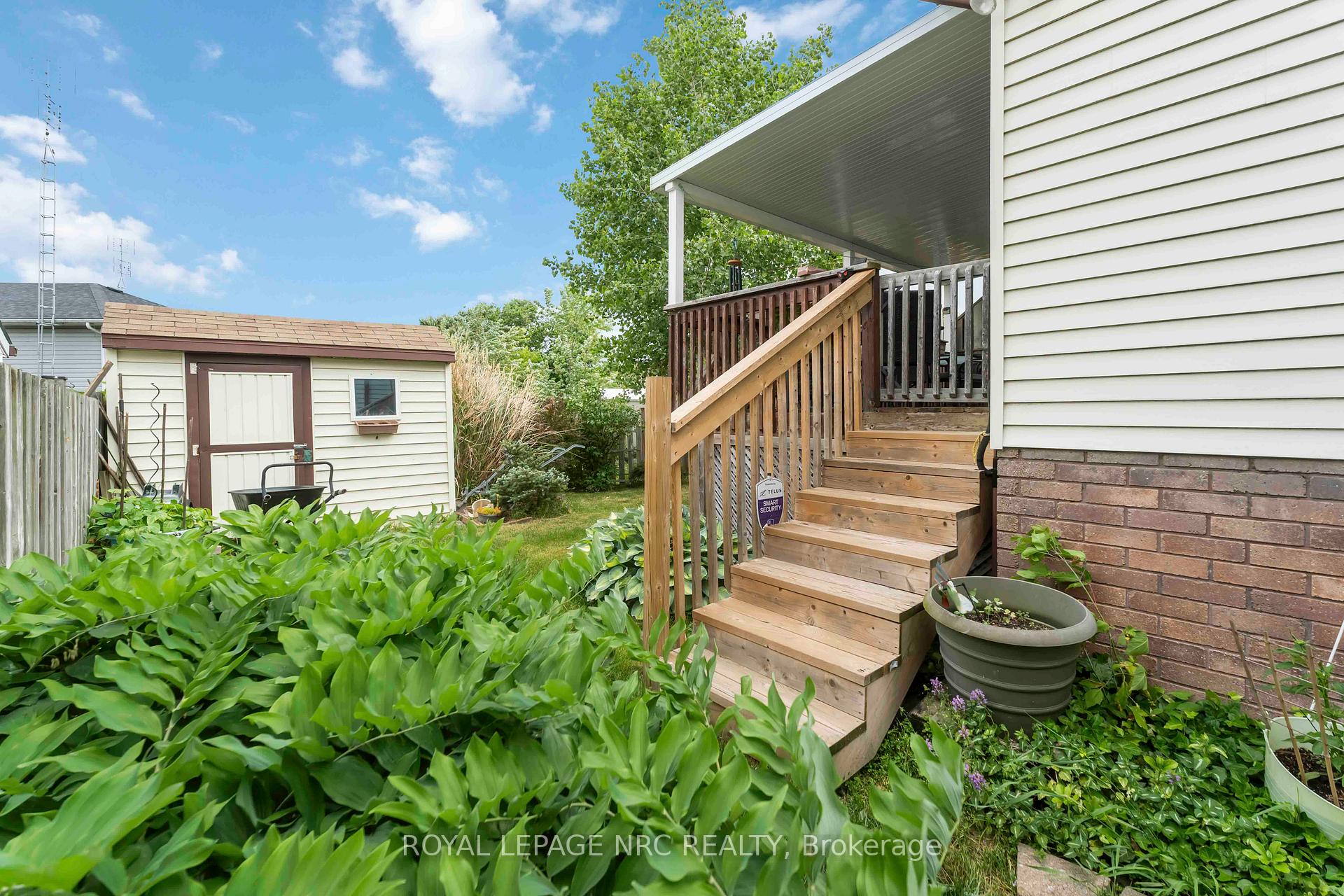 Photo 5 of 158 Windsor Street, Welland, Broadway — HOMEH