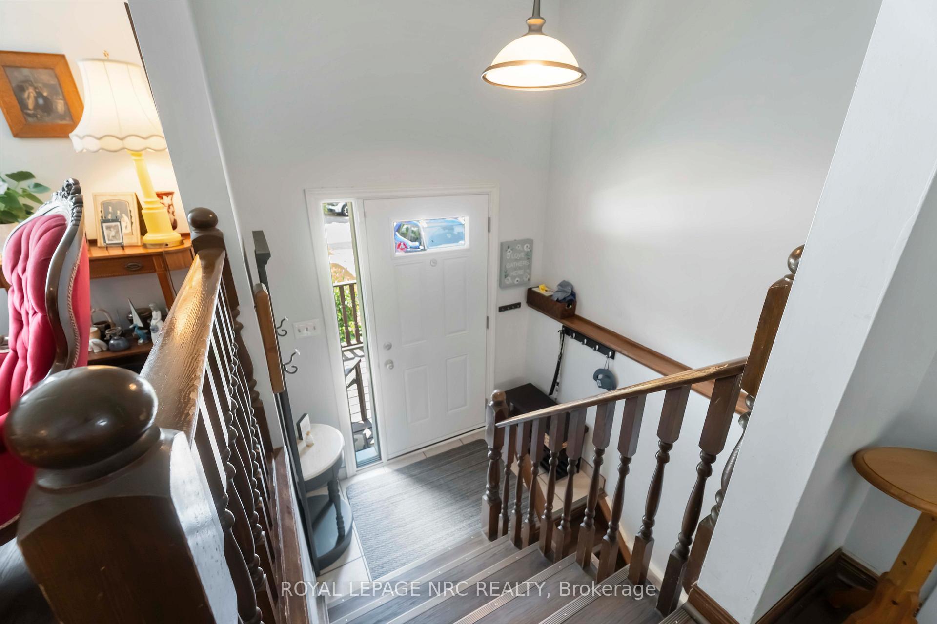 Photo 6 of 158 Windsor Street, Welland, Broadway — HOMEH