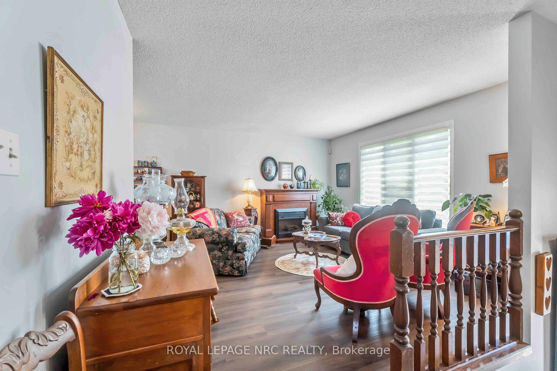 Photo 8 of 158 Windsor Street, Welland, Broadway — HOMEH