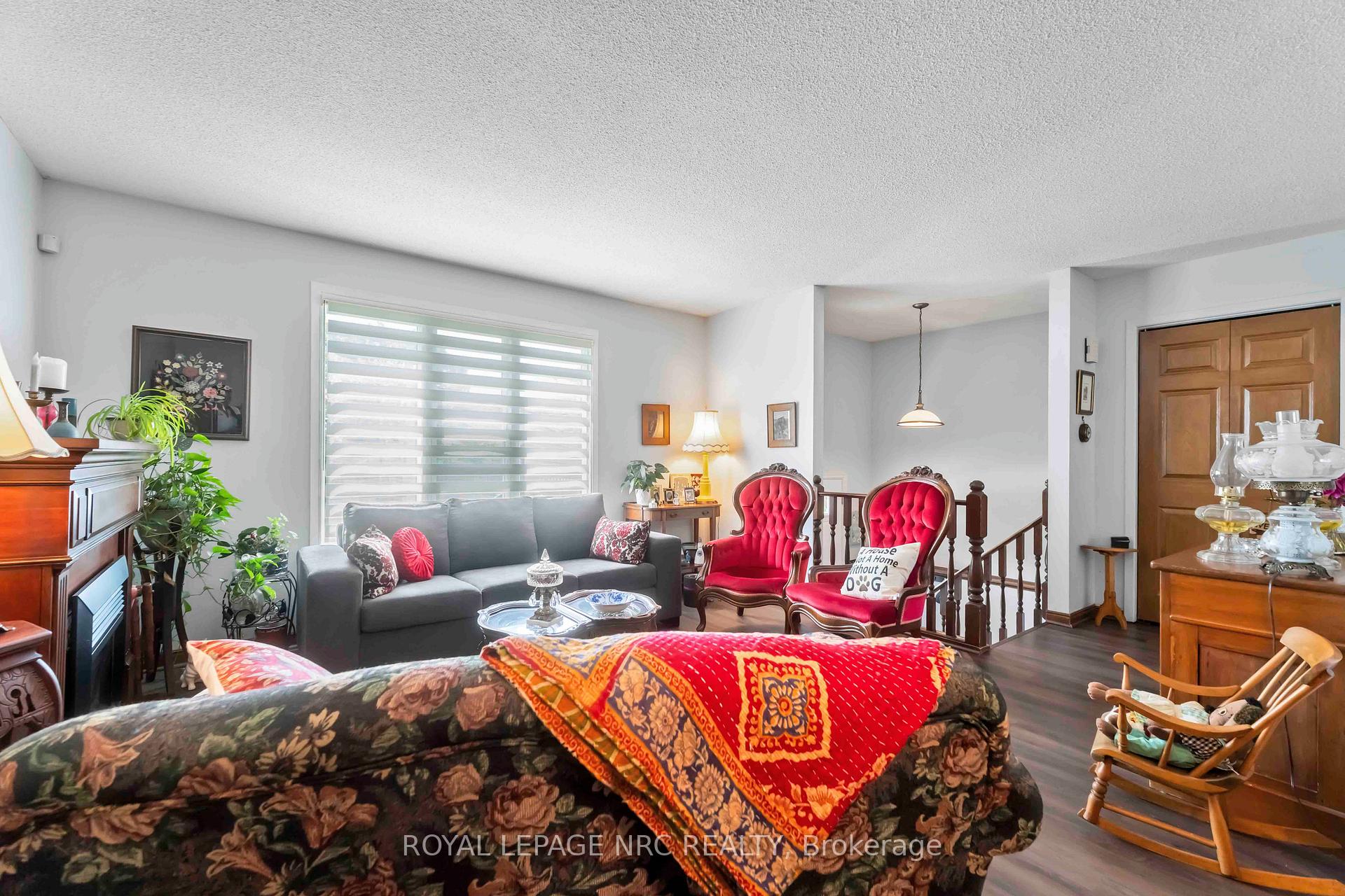 Photo 10 of 158 Windsor Street, Welland, Broadway — HOMEH