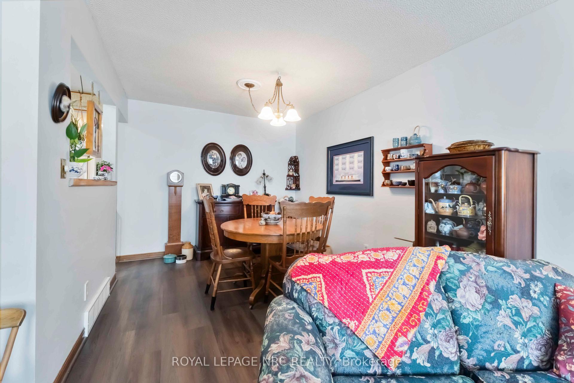Photo 12 of 158 Windsor Street, Welland, Broadway — HOMEH