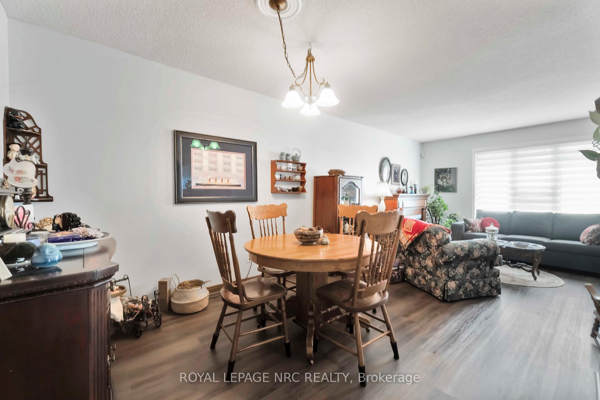 Photo 14 of 158 Windsor Street, Welland, Broadway — HOMEH