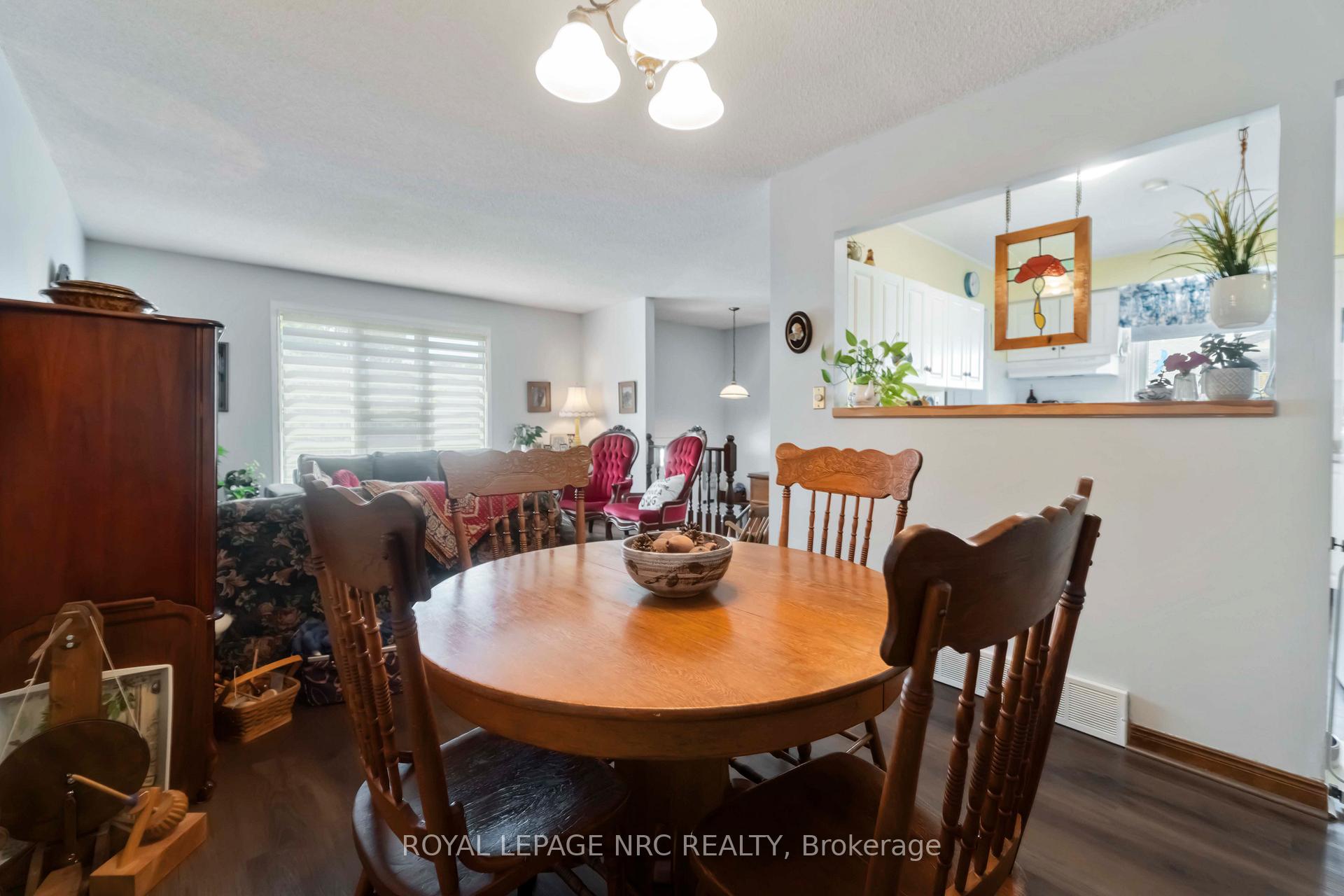 Photo 15 of 158 Windsor Street, Welland, Broadway — HOMEH