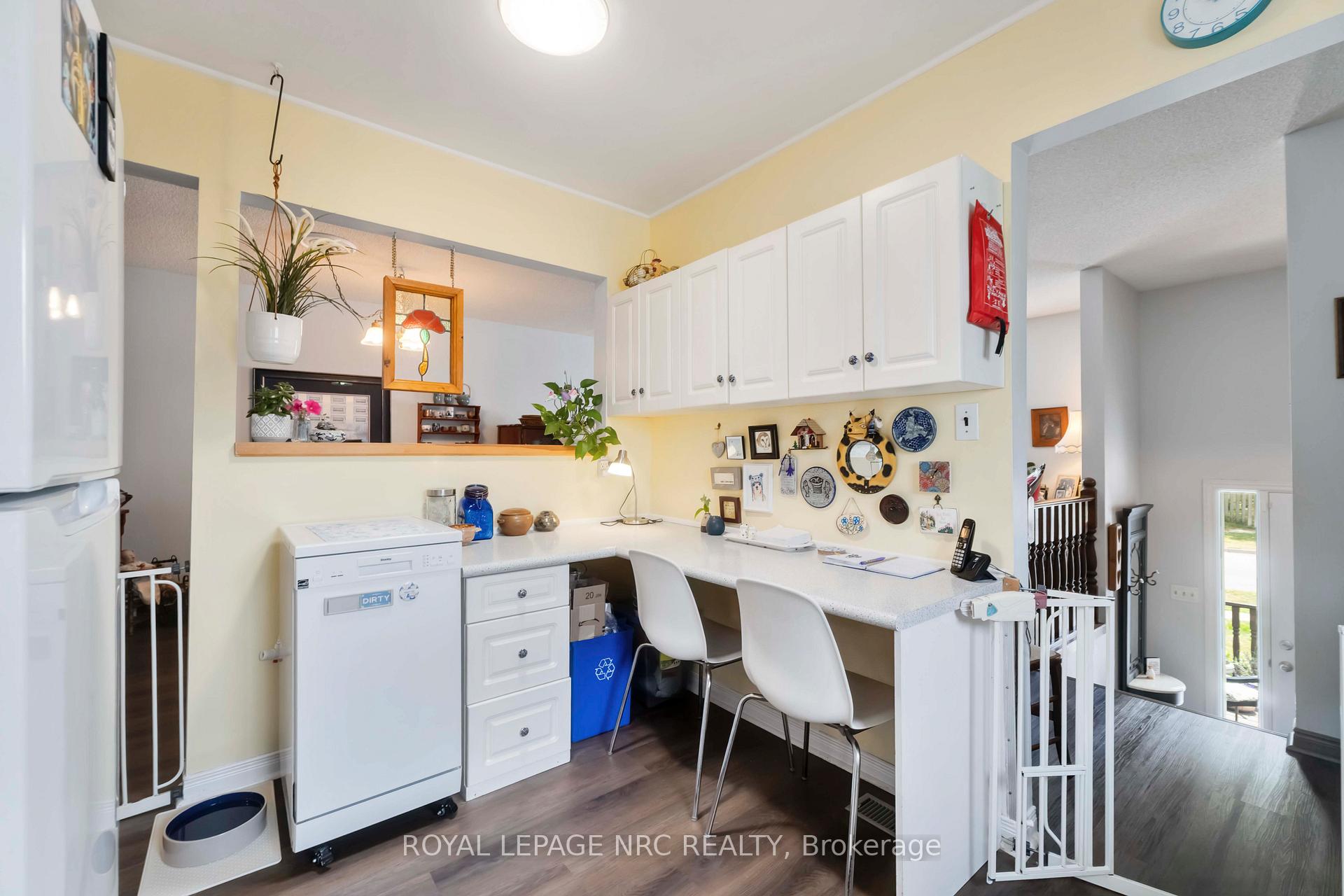 Photo 16 of 158 Windsor Street, Welland, Broadway — HOMEH