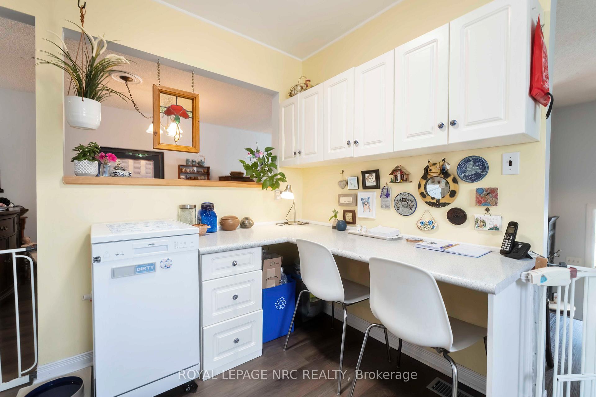 Photo 20 of 158 Windsor Street, Welland, Broadway — HOMEH