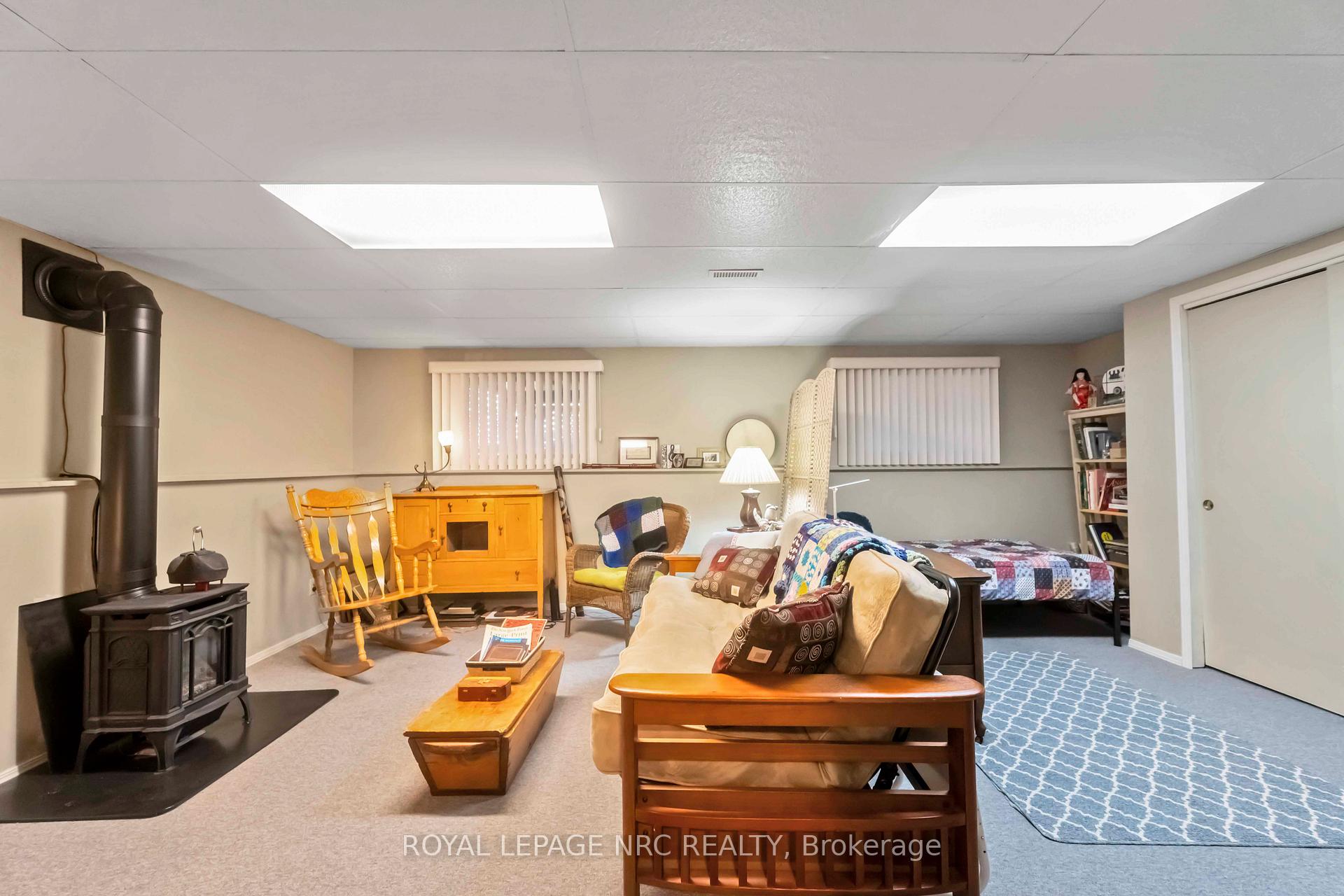 Photo 31 of 158 Windsor Street, Welland, Broadway — HOMEH