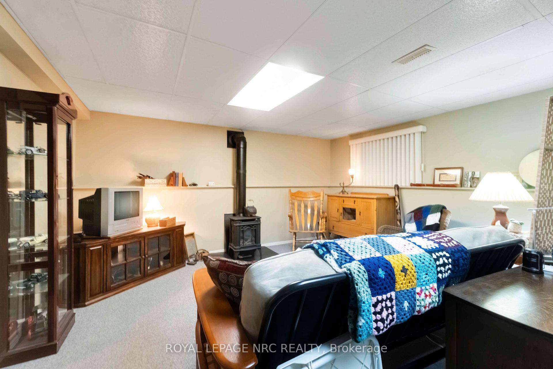 Photo 32 of 158 Windsor Street, Welland, Broadway — HOMEH