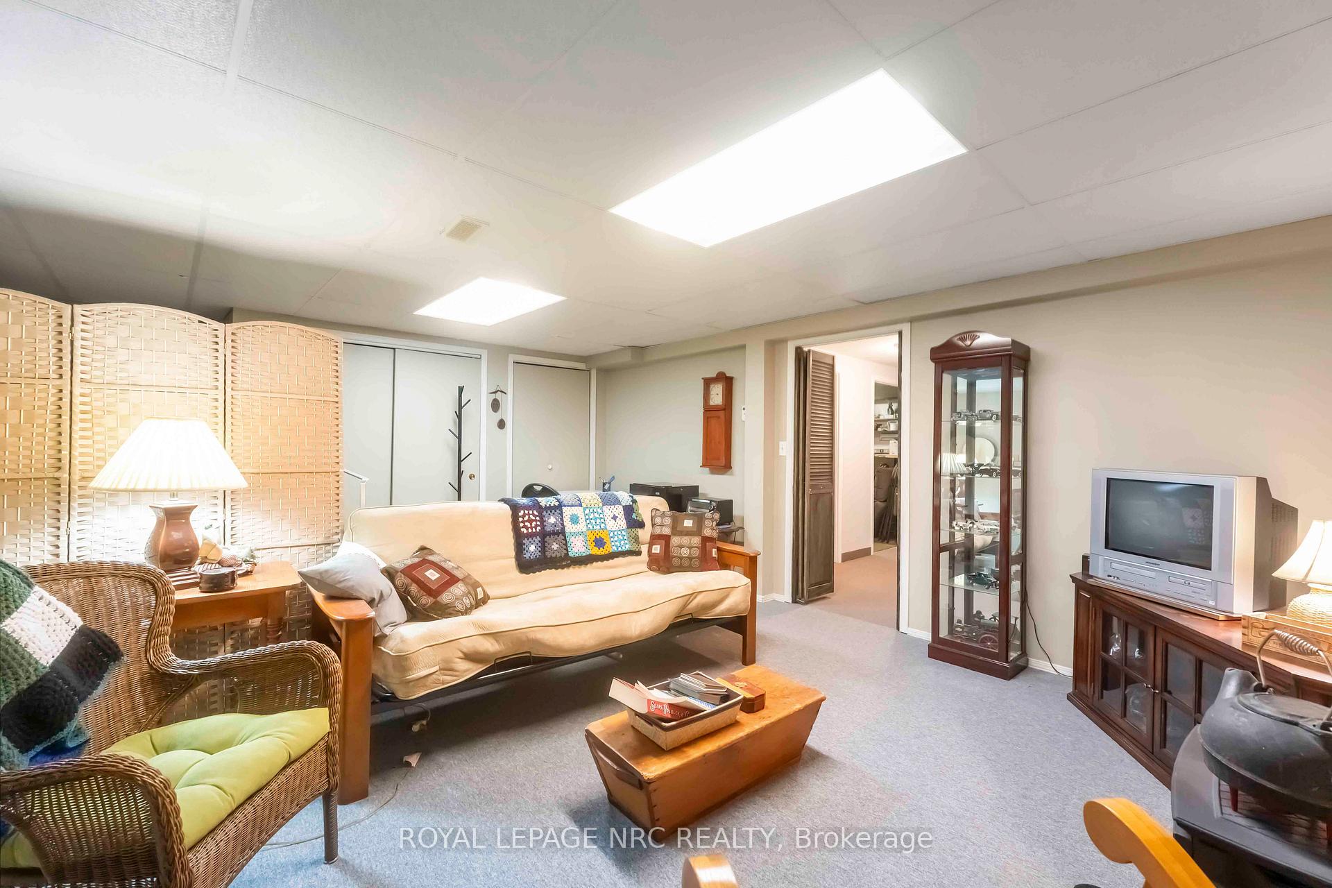 Photo 33 of 158 Windsor Street, Welland, Broadway — HOMEH