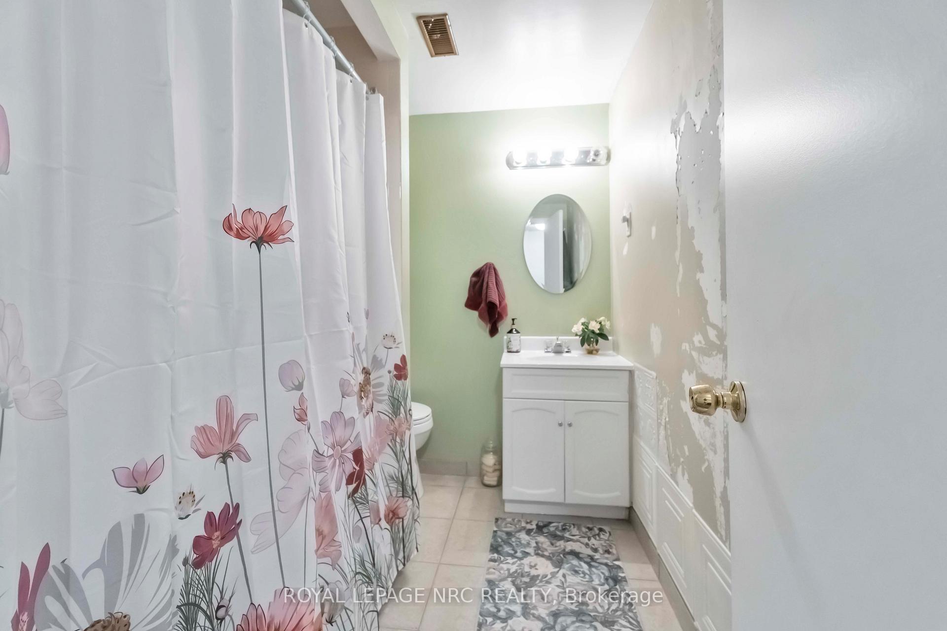 Photo 38 of 158 Windsor Street, Welland, Broadway — HOMEH