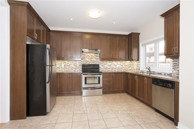Photo 5 of 86 Maverick Avenue, Vaughan, Patterson — HOMEH