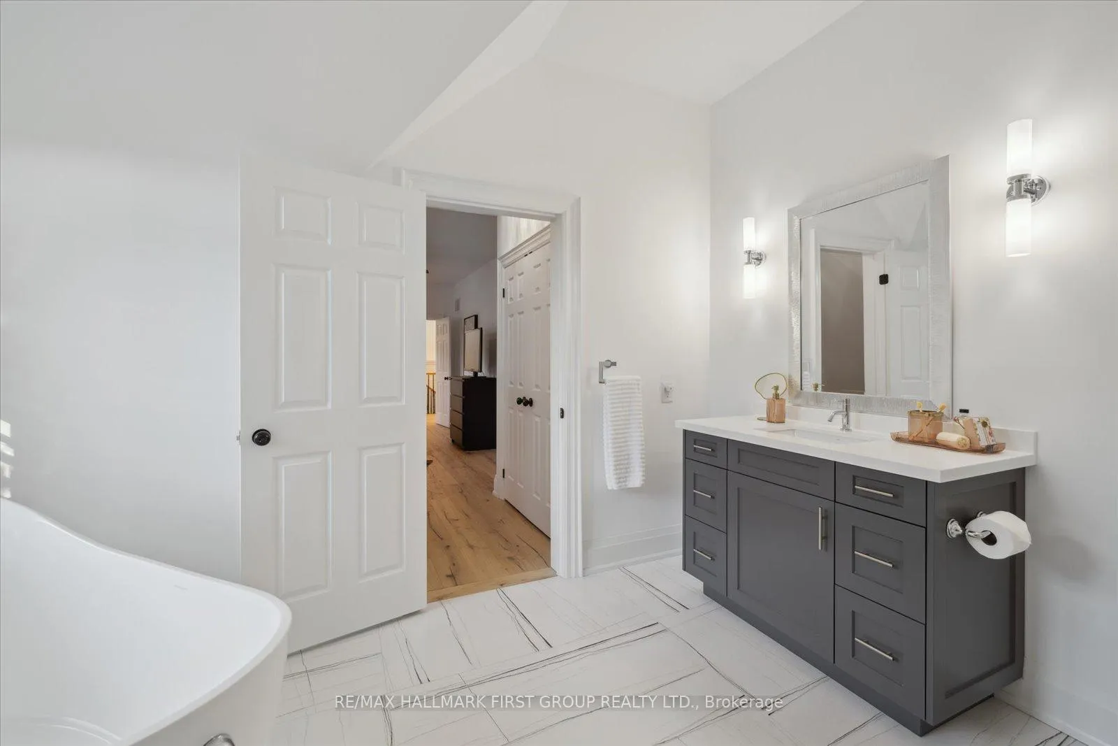 Photo 25 of 134 Front Street E, Whitby, Port Whitby — HOMEH