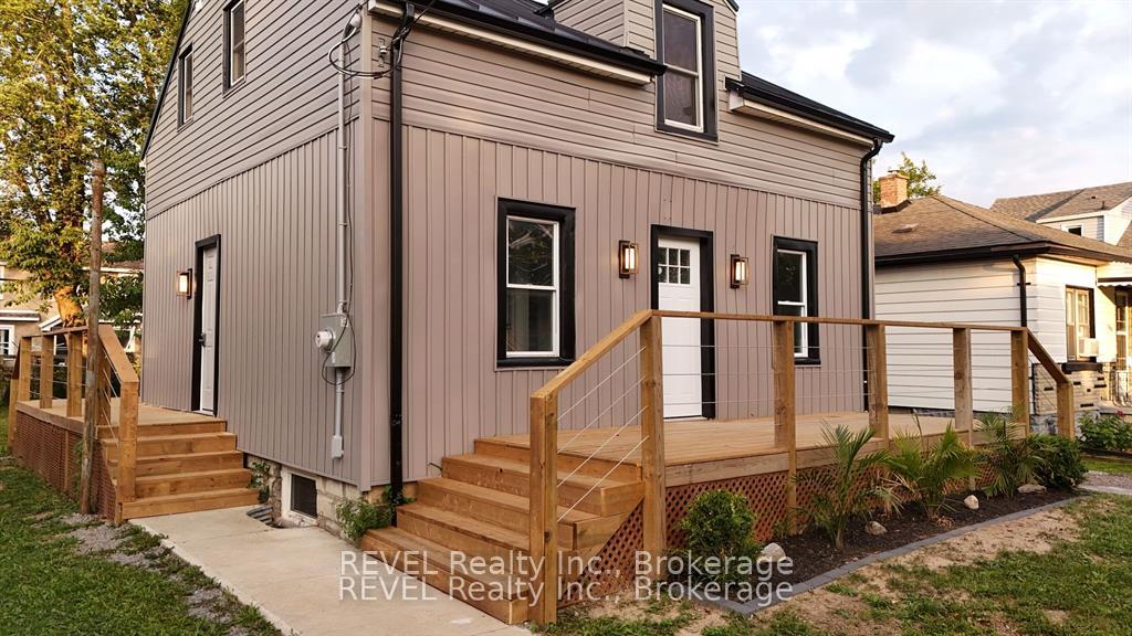 Front of 260 Wallace Avenue S