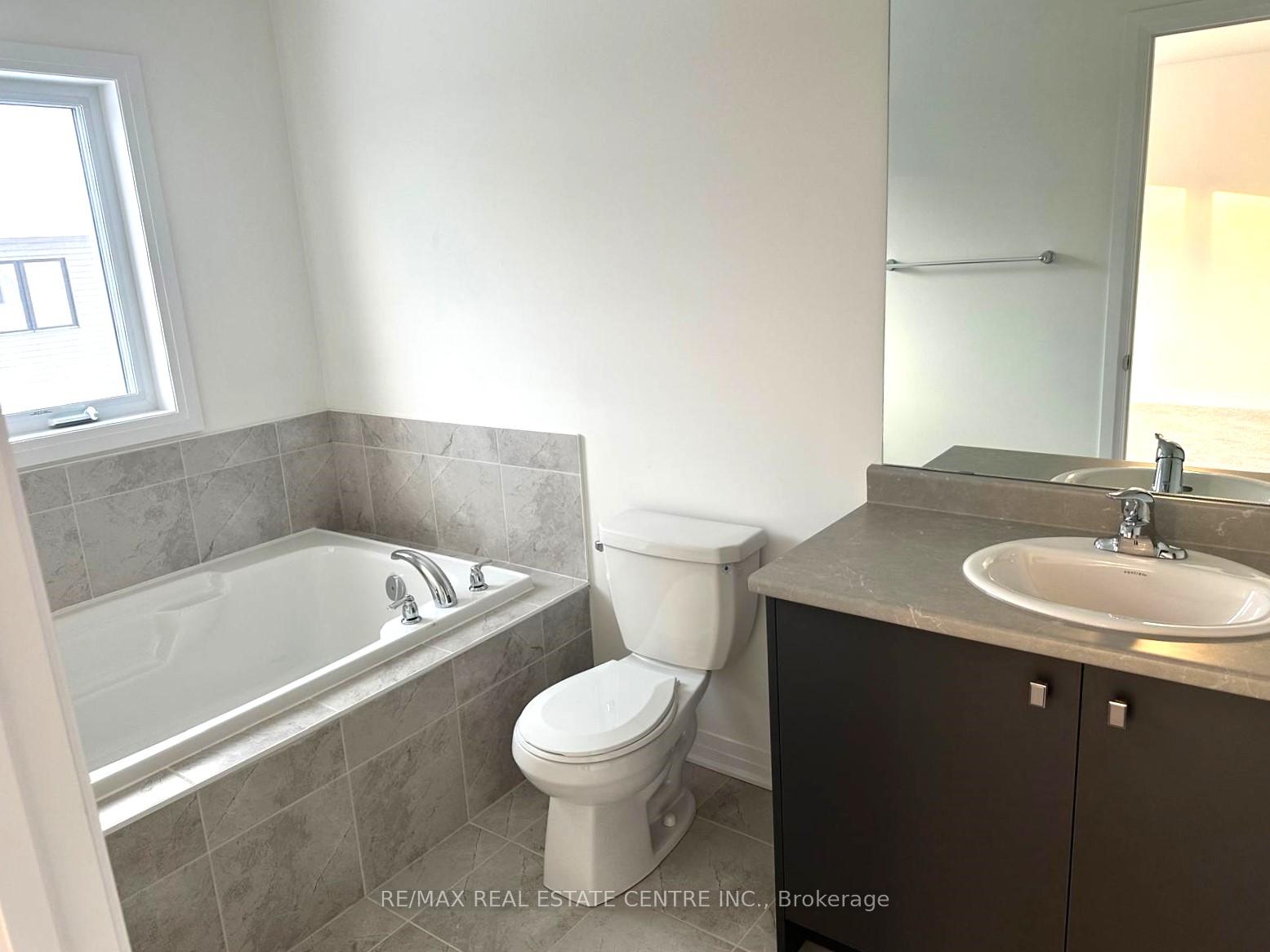 Photo 15 of 93 Masters Street, Welland, Dain City — HOMEH
