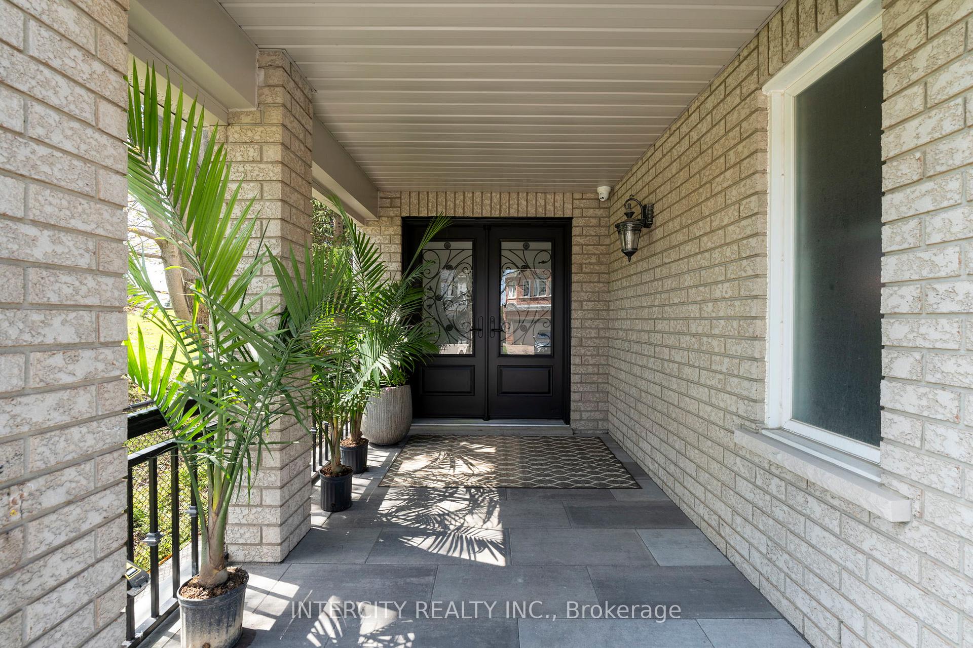 Photo 3 of 119 Golden Gate Circle, Vaughan, Sonoma Heights — HOMEH